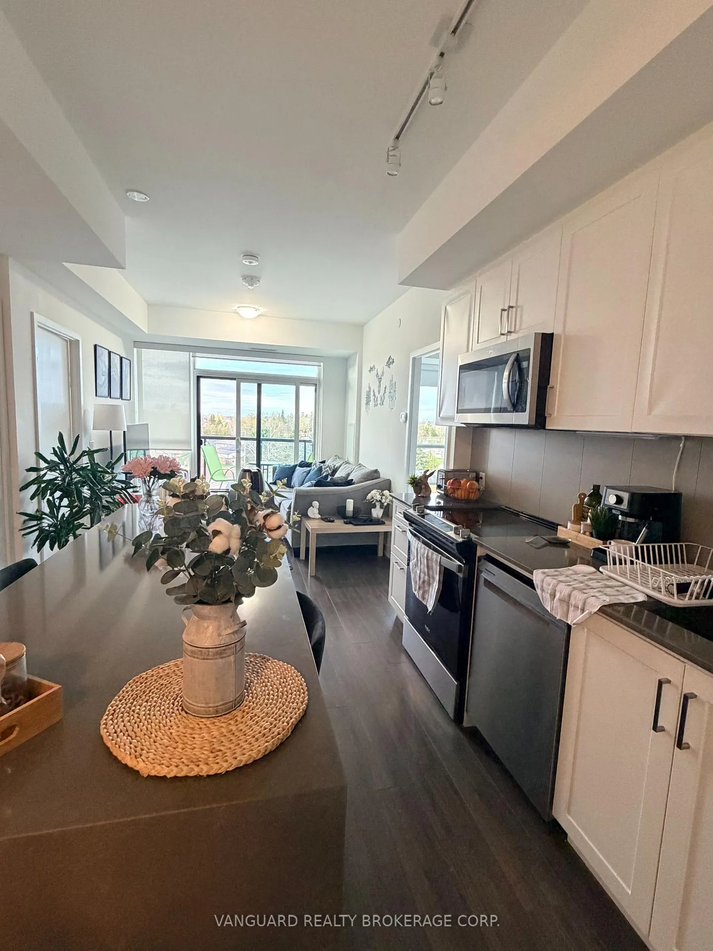 Photo 4 of Unit 425, 681 Yonge Street, Barrie, Painswick South — HOMEH