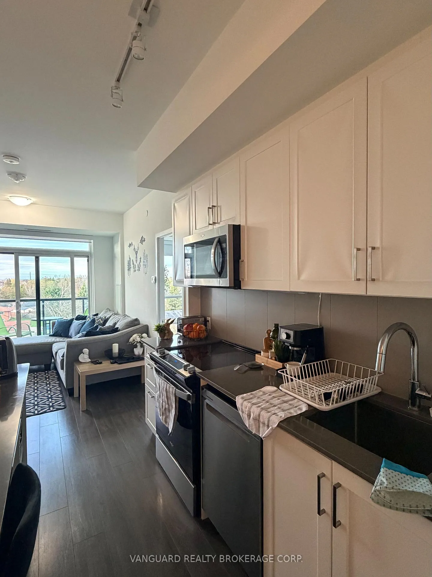 Photo 5 of Unit 425, 681 Yonge Street, Barrie, Painswick South — HOMEH