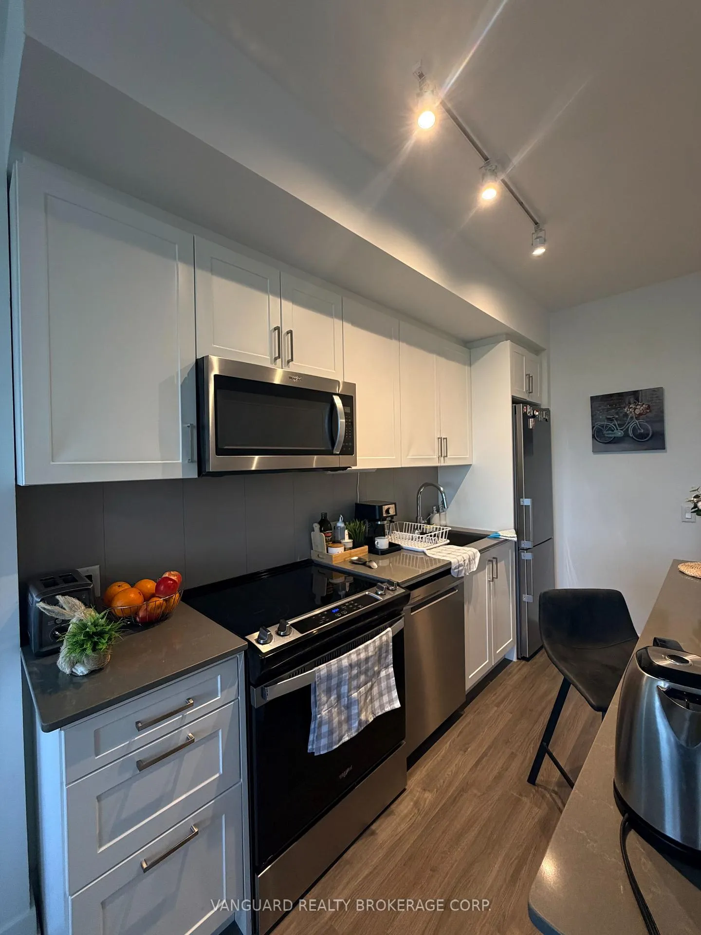 Photo 6 of Unit 425, 681 Yonge Street, Barrie, Painswick South — HOMEH