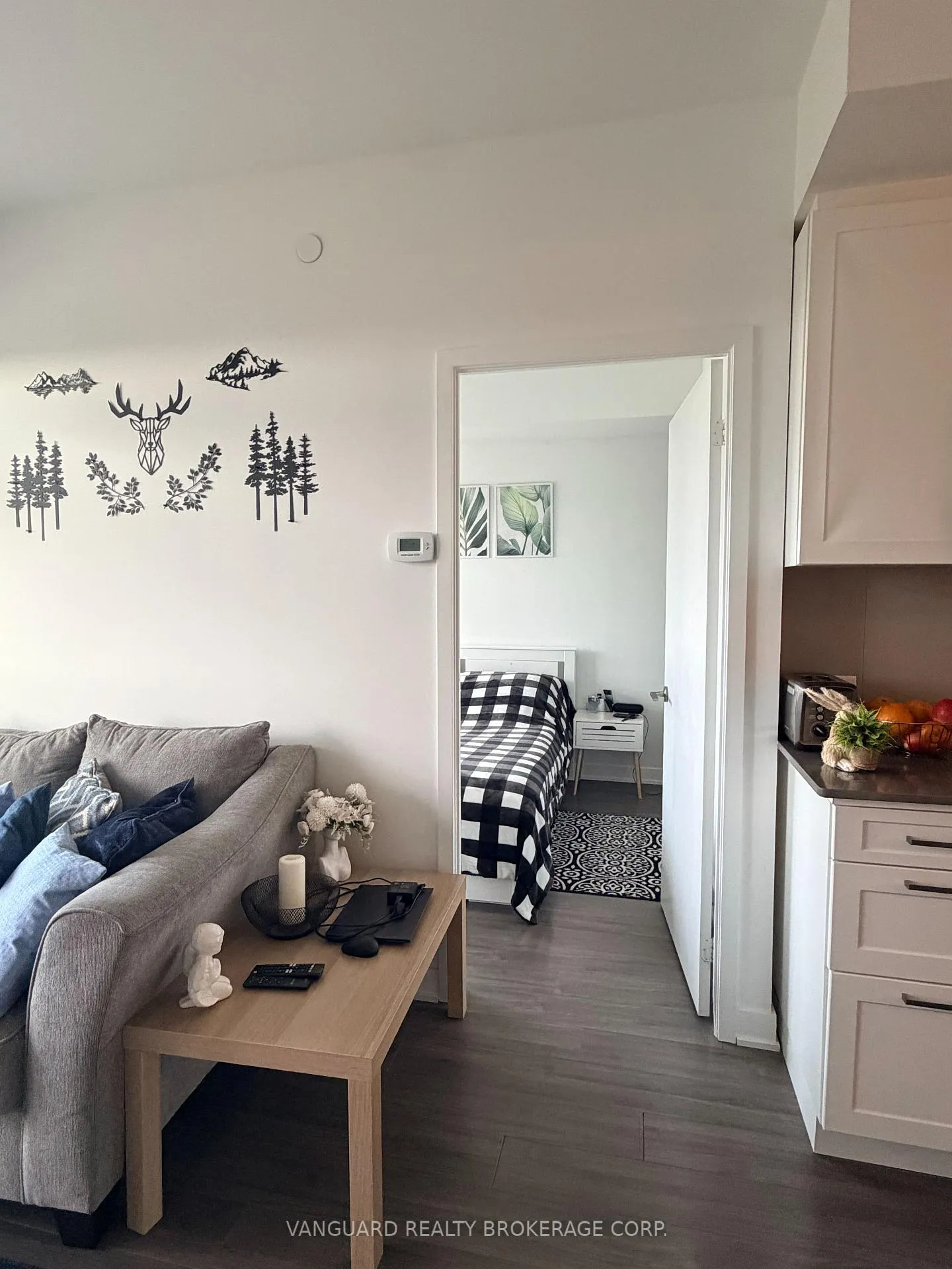 Photo 9 of Unit 425, 681 Yonge Street, Barrie, Painswick South — HOMEH