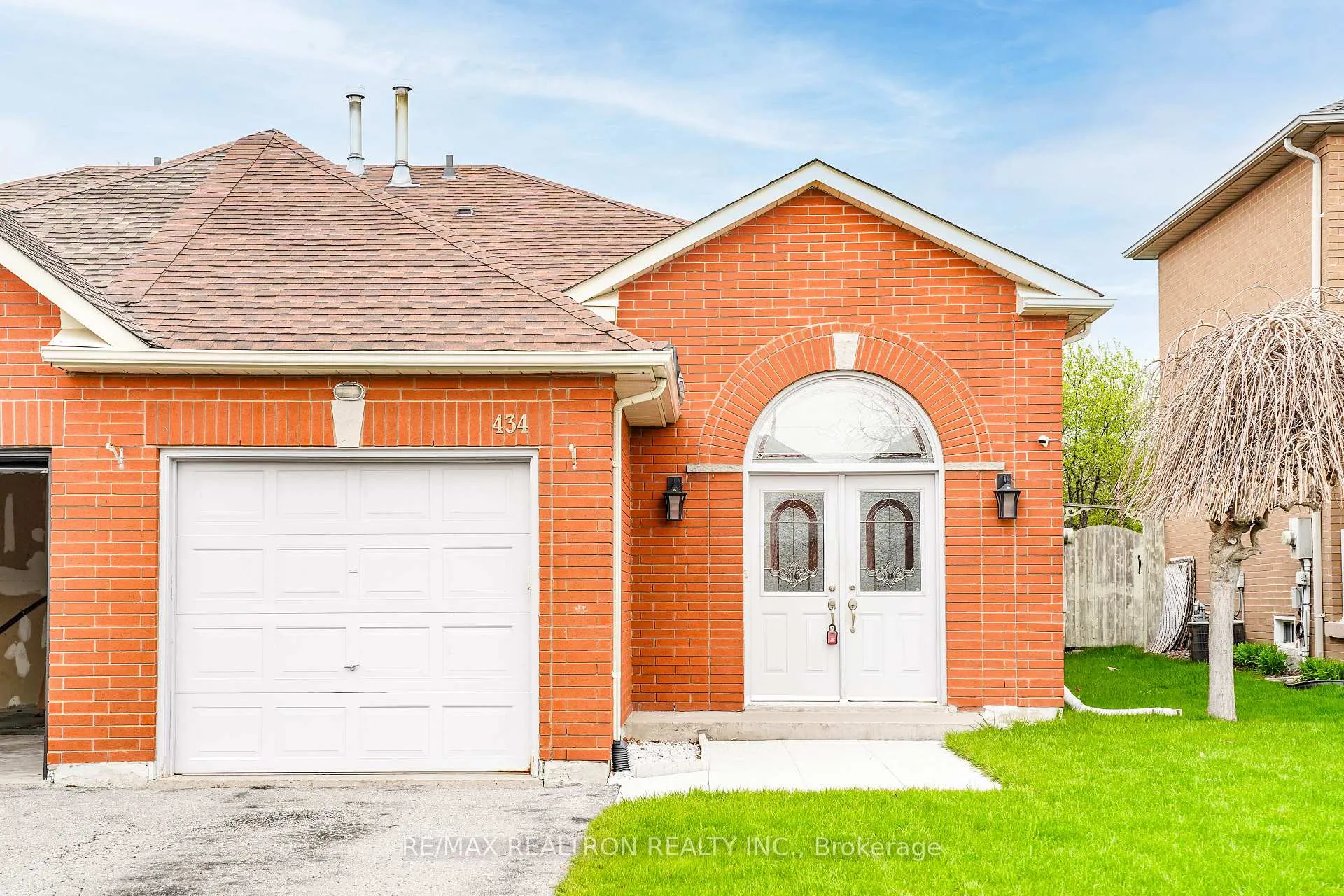 Photo 1 of 434 Stonegate Avenue, Oshawa, Samac — HOMEH