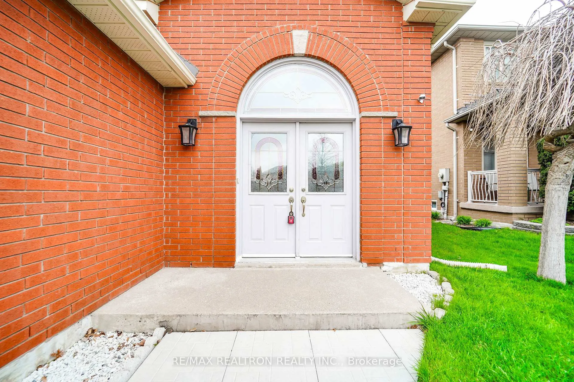 Photo 5 of 434 Stonegate Avenue, Oshawa, Samac — HOMEH