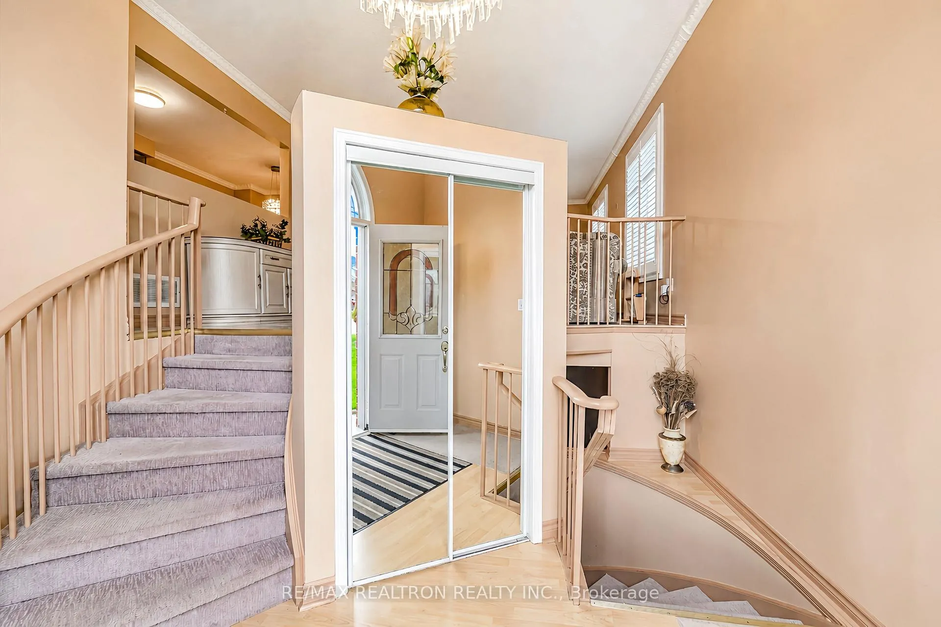 Photo 6 of 434 Stonegate Avenue, Oshawa, Samac — HOMEH