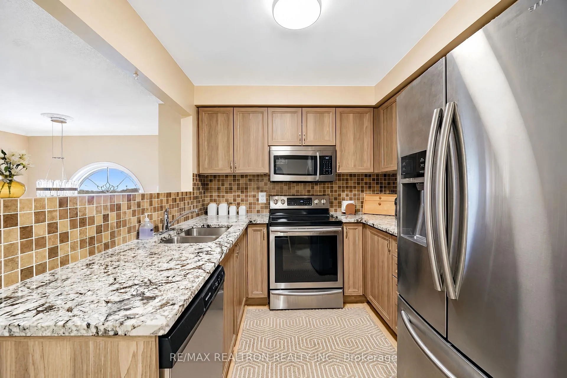 Photo 12 of 434 Stonegate Avenue, Oshawa, Samac — HOMEH