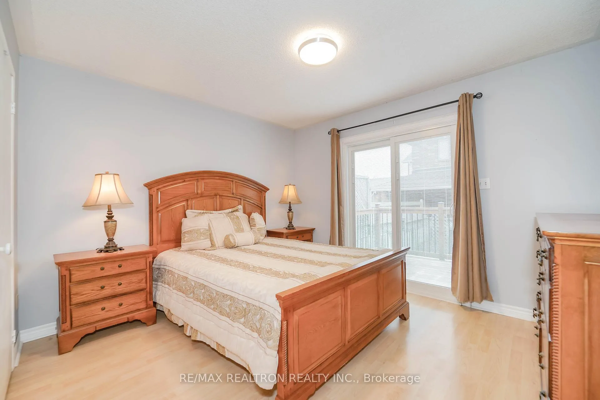 Photo 14 of 434 Stonegate Avenue, Oshawa, Samac — HOMEH
