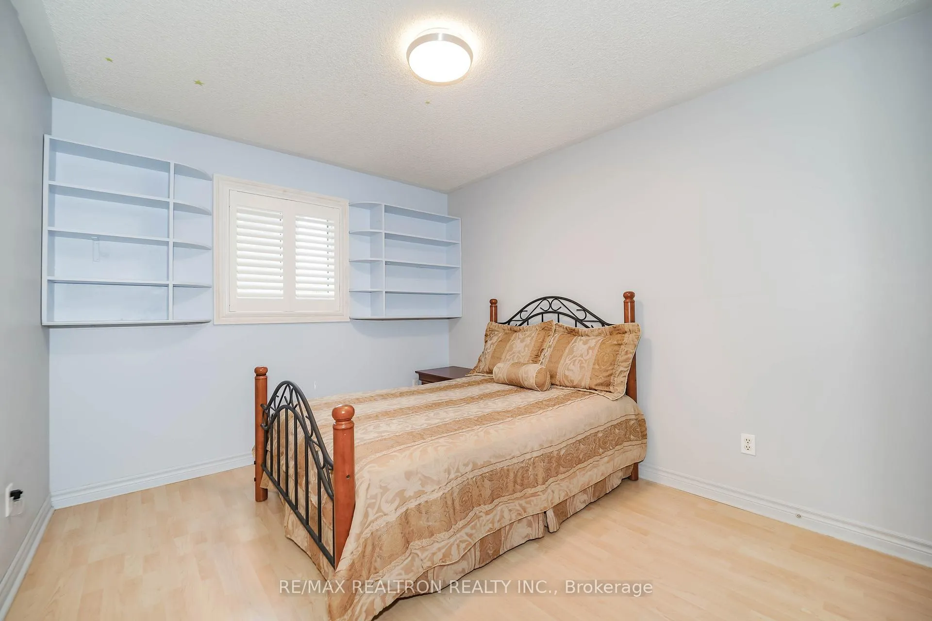 Photo 16 of 434 Stonegate Avenue, Oshawa, Samac — HOMEH