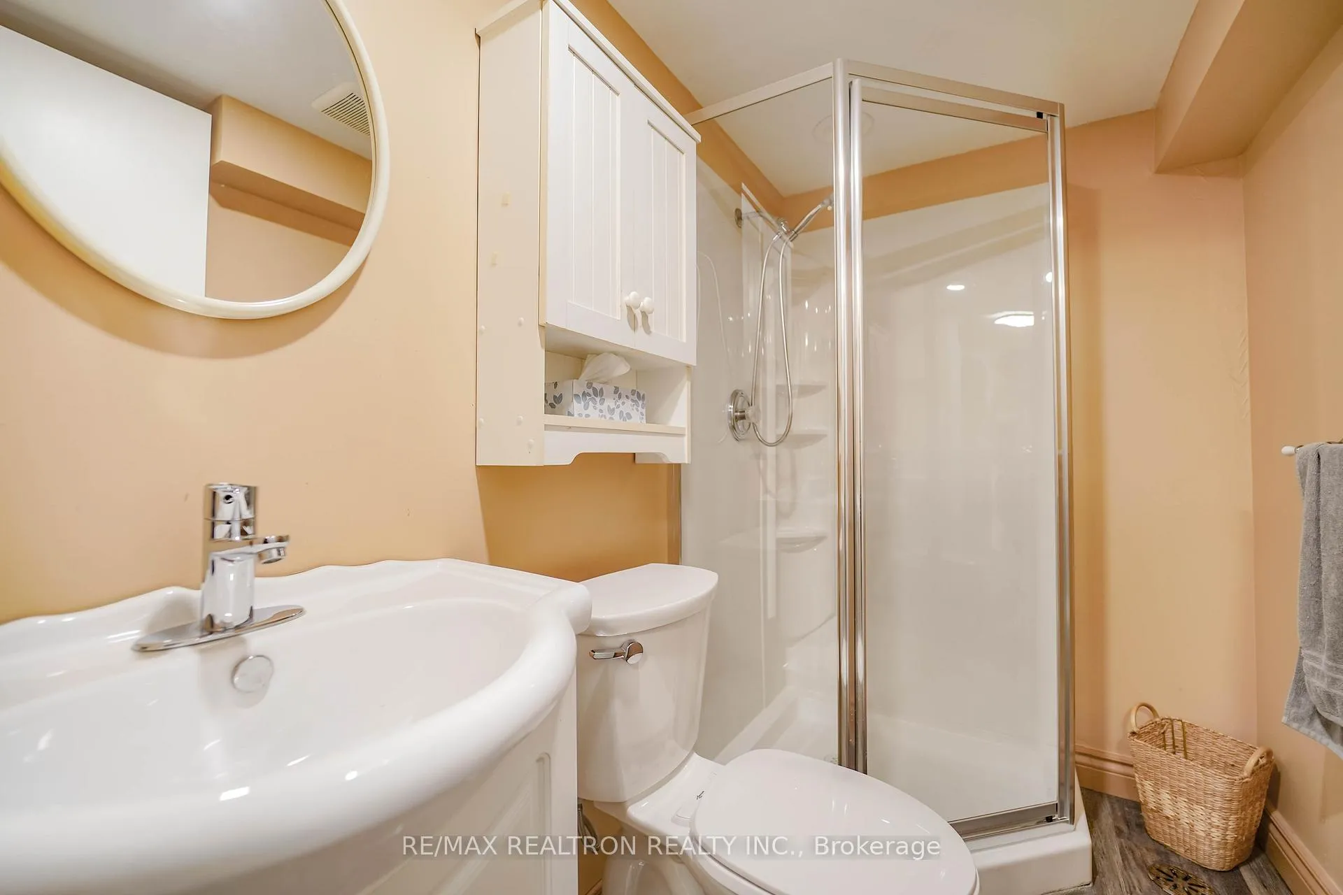 Photo 19 of 434 Stonegate Avenue, Oshawa, Samac — HOMEH