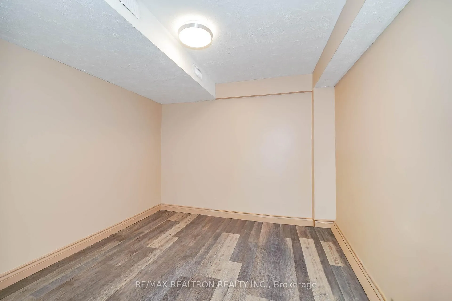 Photo 21 of 434 Stonegate Avenue, Oshawa, Samac — HOMEH