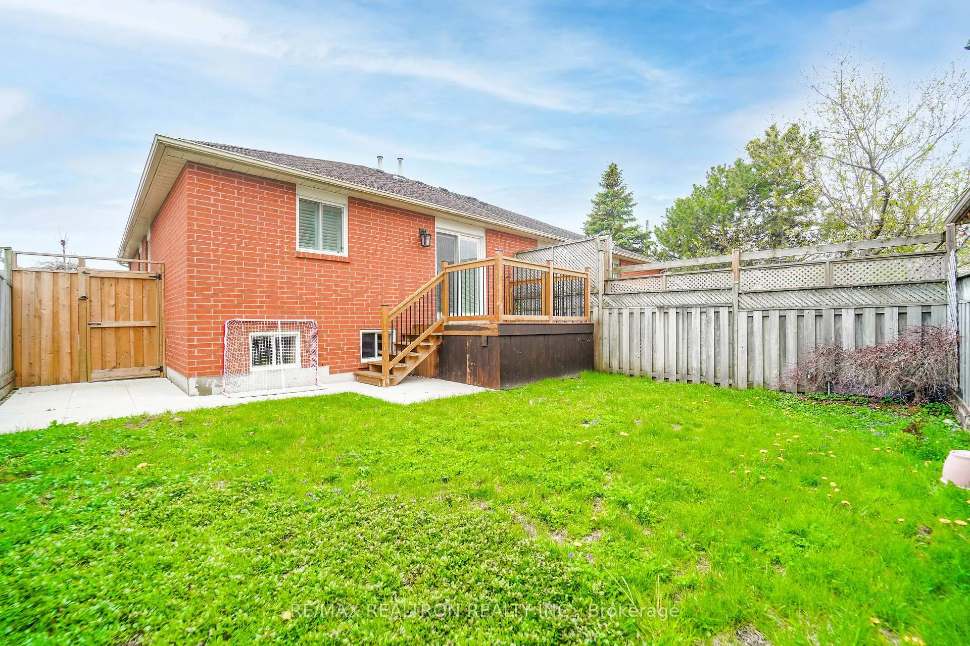 Photo 24 of 434 Stonegate Avenue, Oshawa, Samac — HOMEH