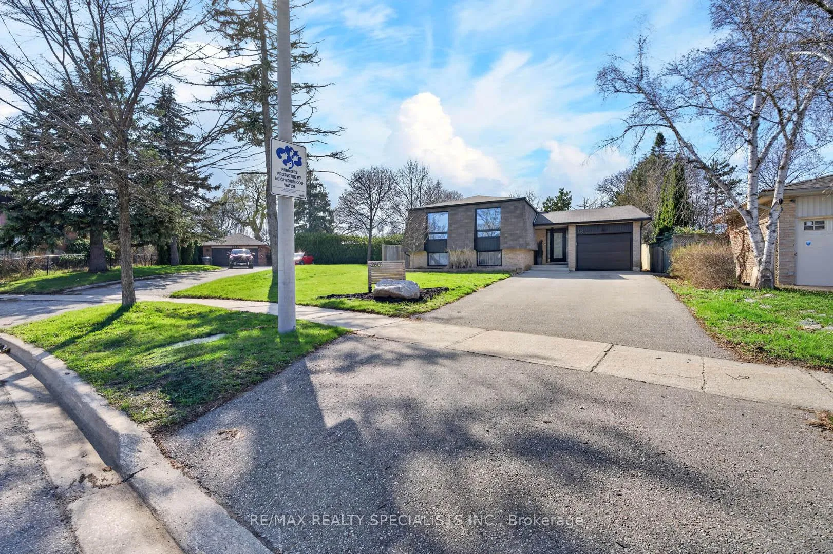 Photo 2 of 2601 Windjammer Road, Mississauga, Erin Mills — HOMEH