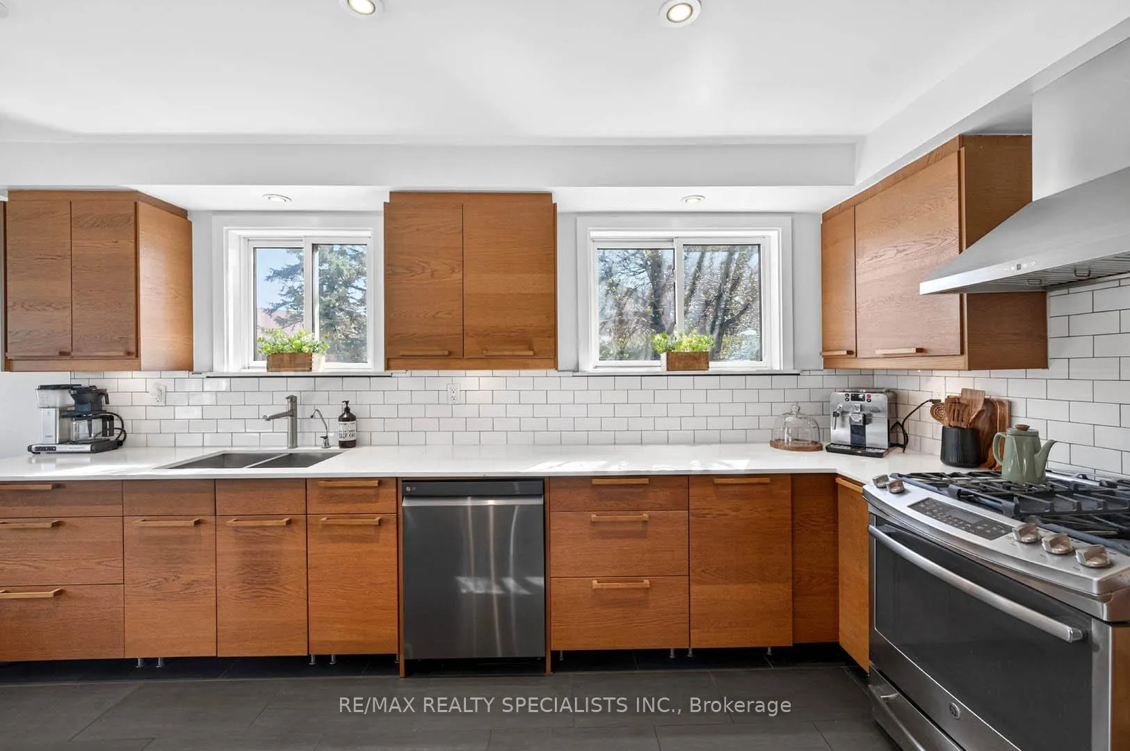 Photo 11 of 2601 Windjammer Road, Mississauga, Erin Mills — HOMEH