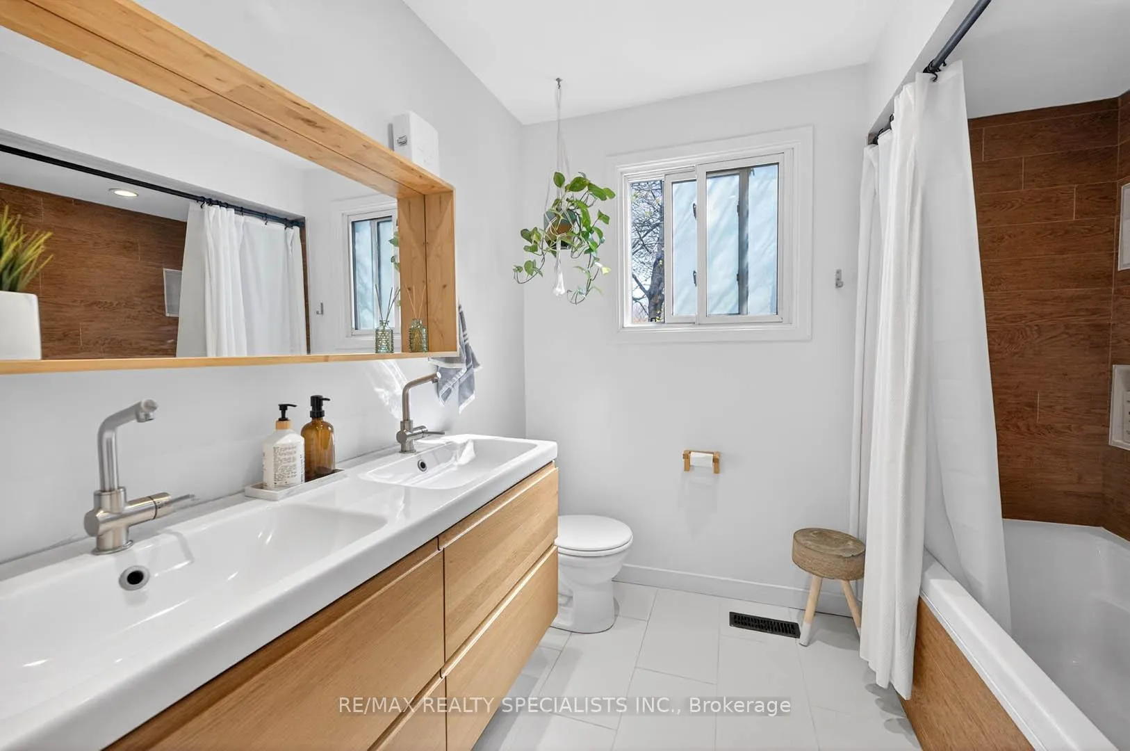 Photo 18 of 2601 Windjammer Road, Mississauga, Erin Mills — HOMEH