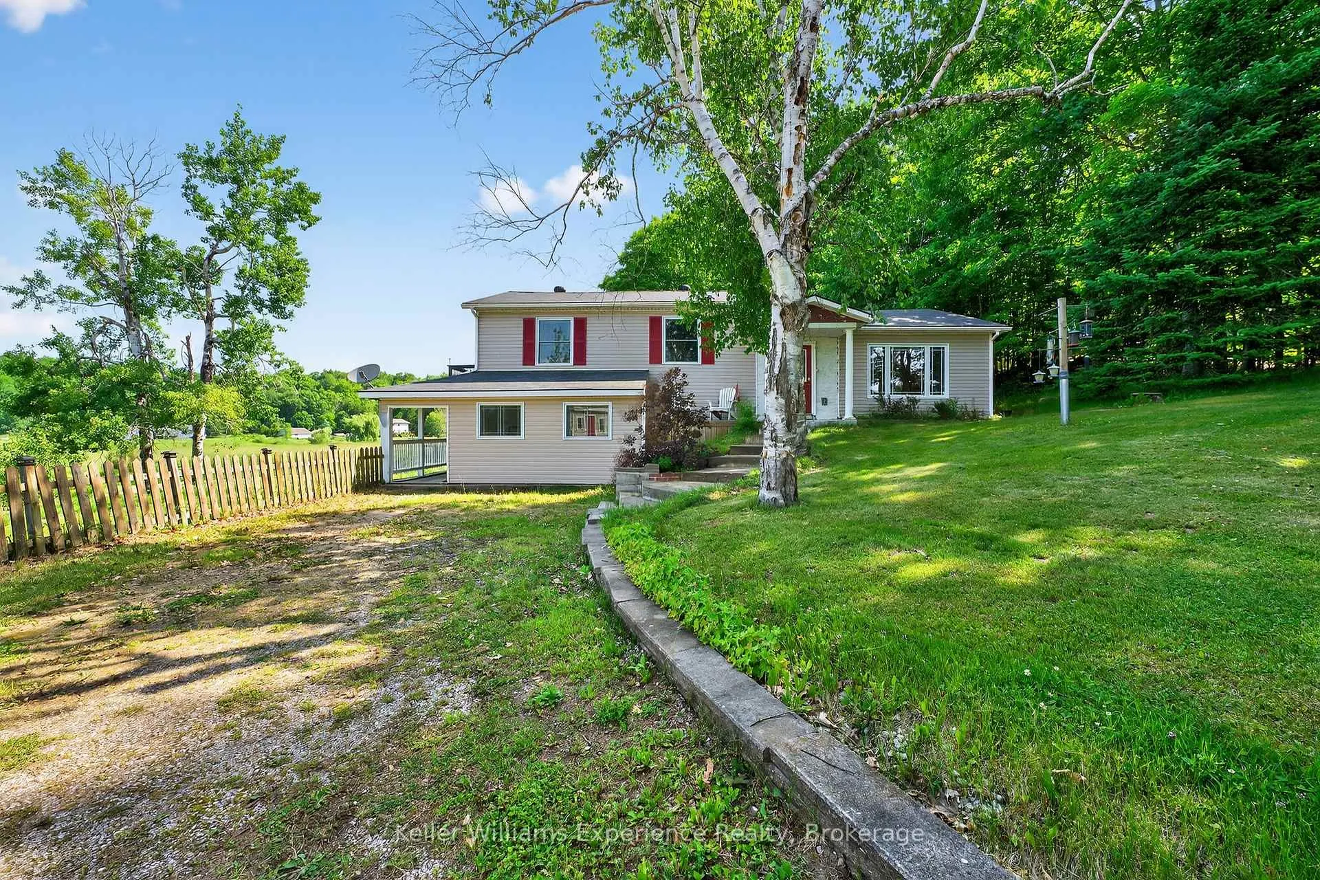 Photo 3 of 1236 Golden Beach Road, Bracebridge, Monck (Bracebridge) — HOMEH