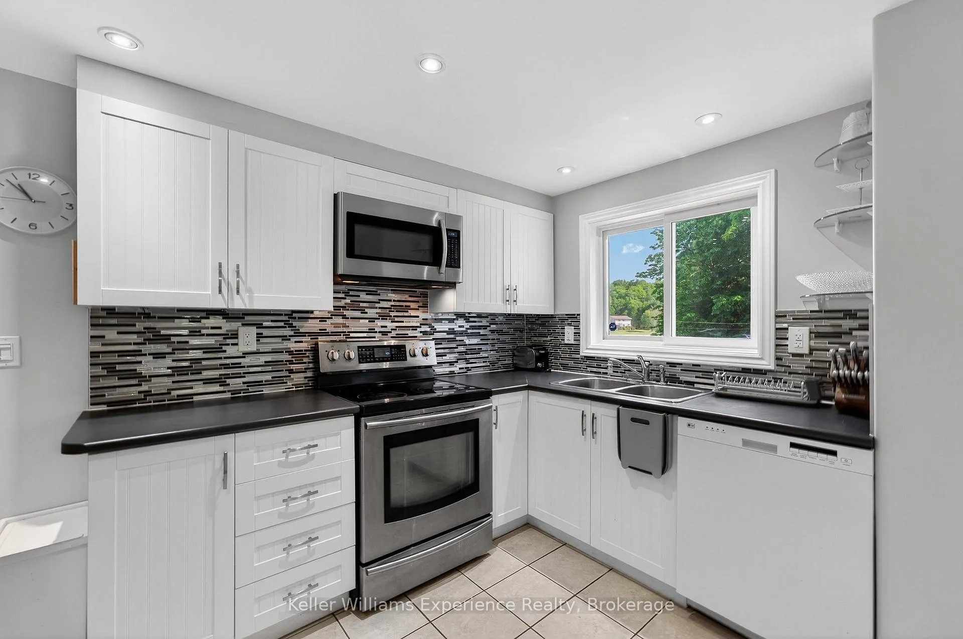Photo 7 of 1236 Golden Beach Road, Bracebridge, Monck (Bracebridge) — HOMEH