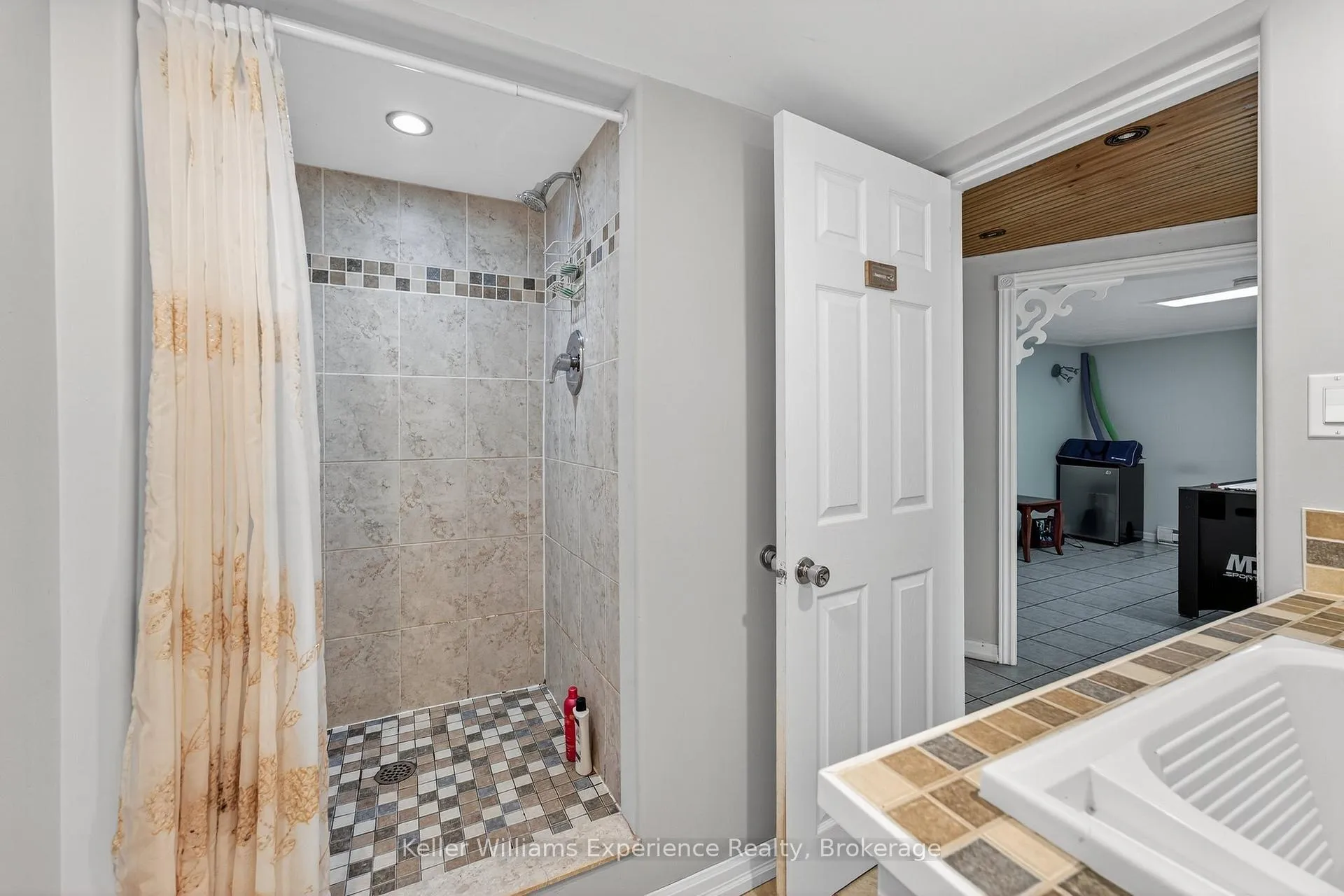 Photo 15 of 1236 Golden Beach Road, Bracebridge, Monck (Bracebridge) — HOMEH