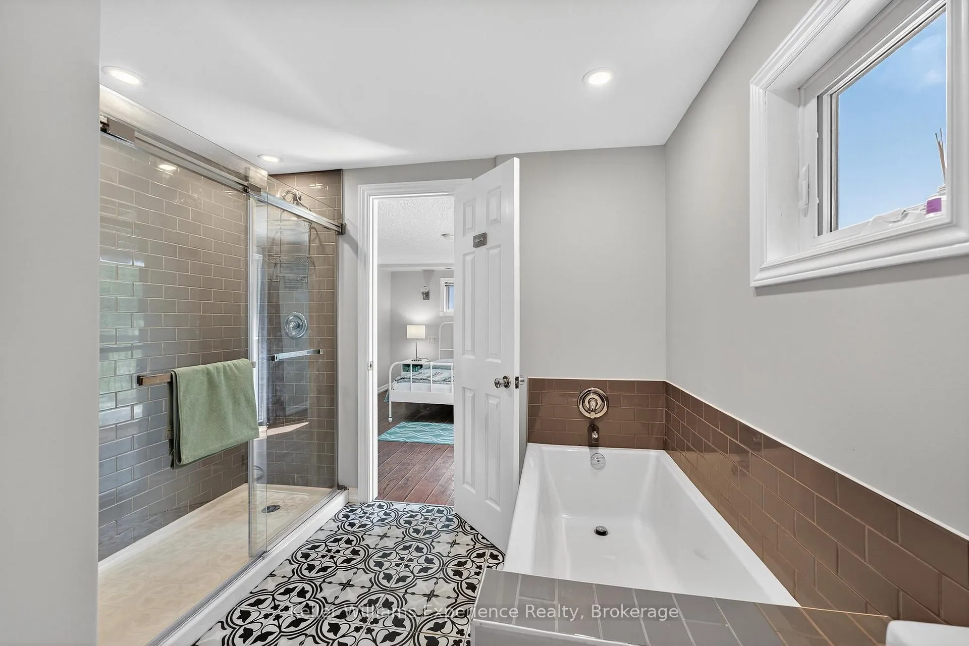 Photo 24 of 1236 Golden Beach Road, Bracebridge, Monck (Bracebridge) — HOMEH