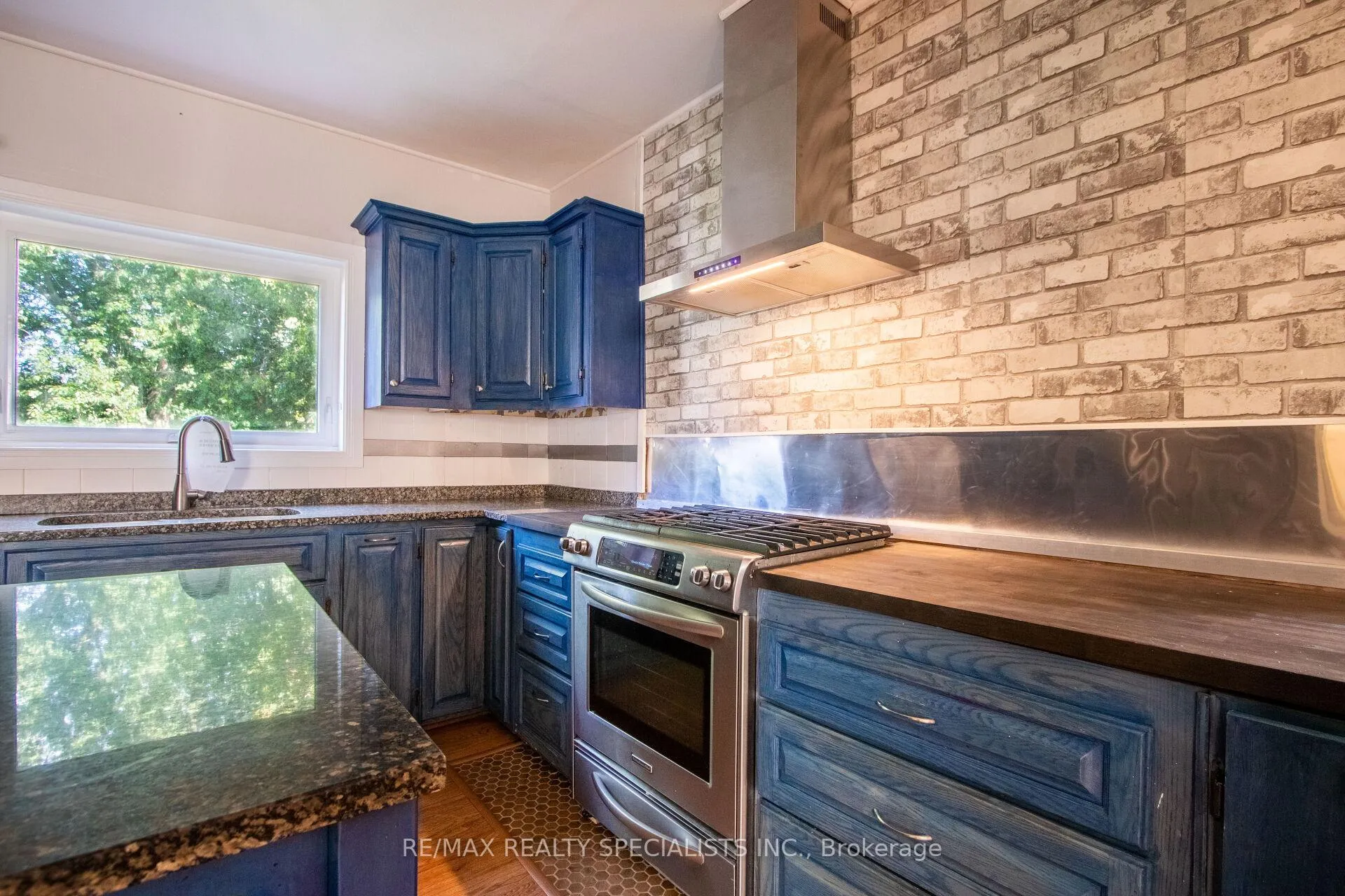 Photo 4 of 25 Dundas Street W, Erin — HOMEH