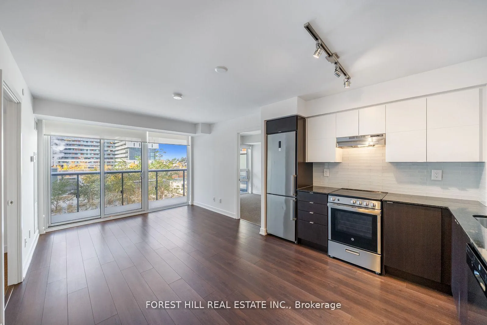 Photo 3 of Unit 423, 120 Varna Drive, Toronto, Englemount-Lawrence — HOMEH