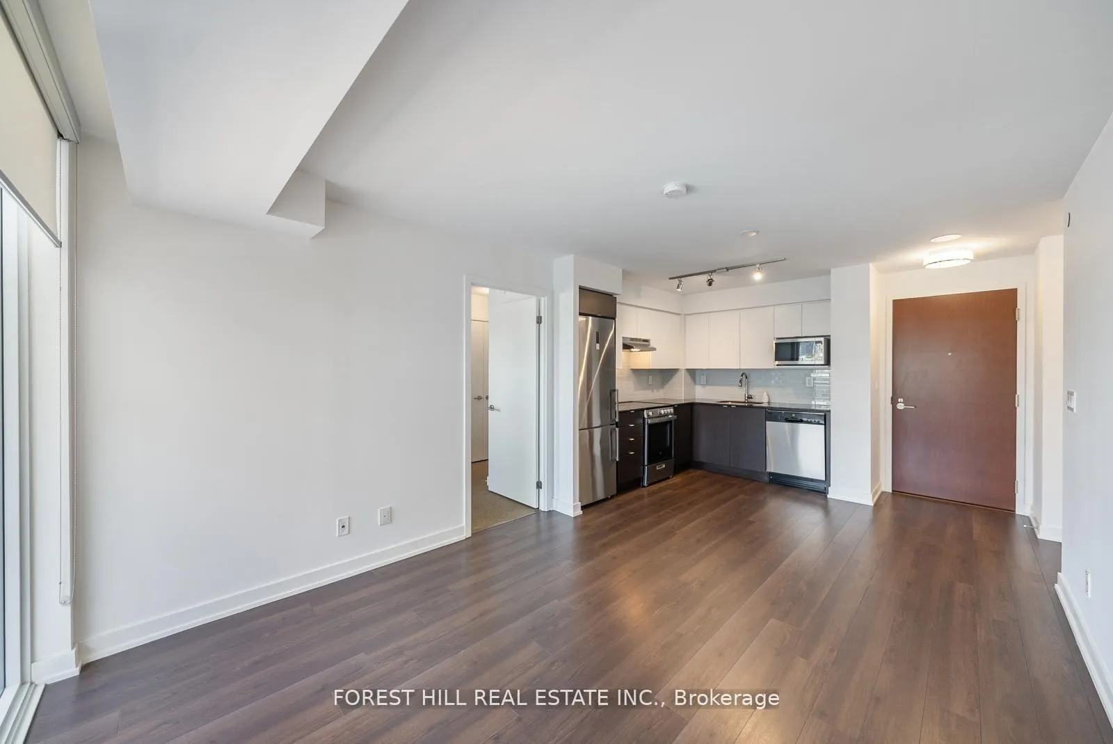 Photo 5 of Unit 423, 120 Varna Drive, Toronto, Englemount-Lawrence — HOMEH