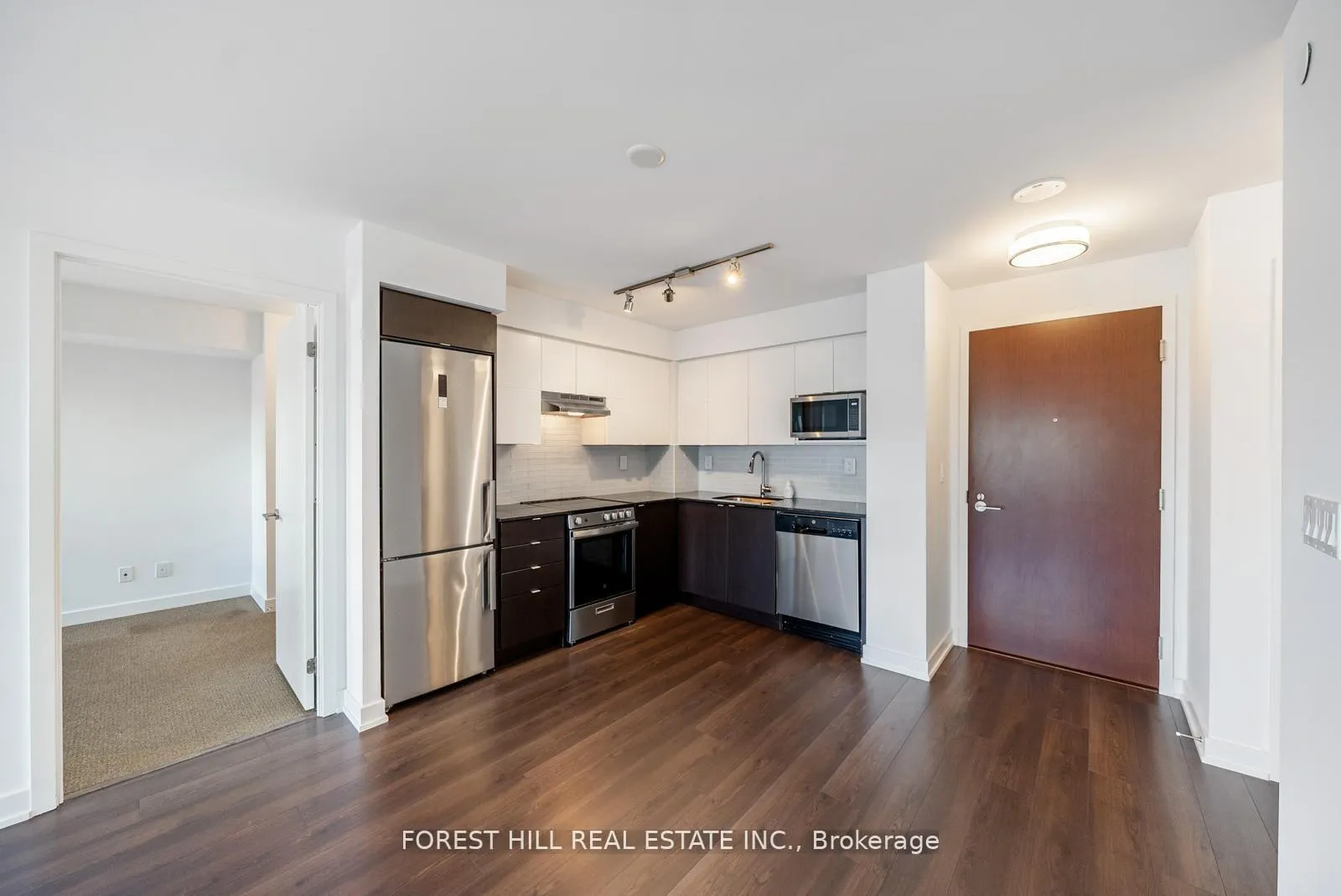 Photo 7 of Unit 423, 120 Varna Drive, Toronto, Englemount-Lawrence — HOMEH