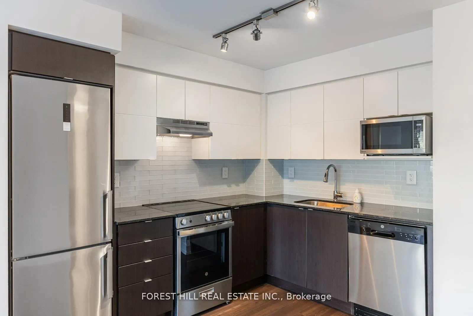 Photo 8 of Unit 423, 120 Varna Drive, Toronto, Englemount-Lawrence — HOMEH
