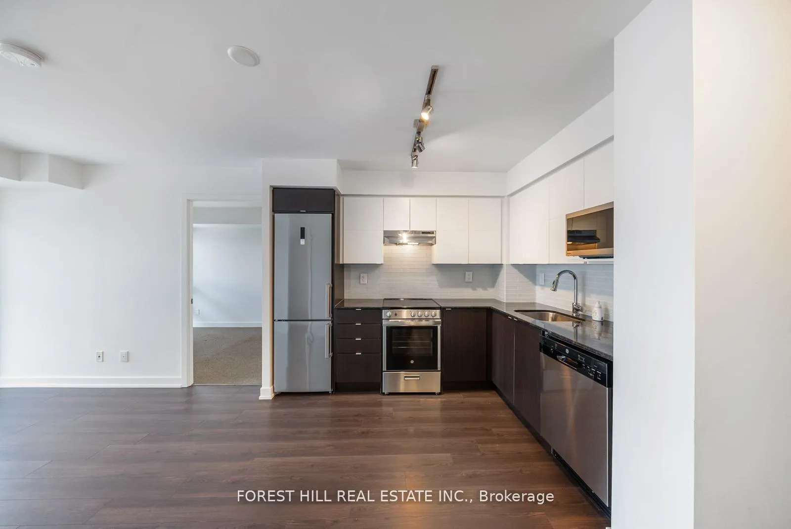 Photo 9 of Unit 423, 120 Varna Drive, Toronto, Englemount-Lawrence — HOMEH
