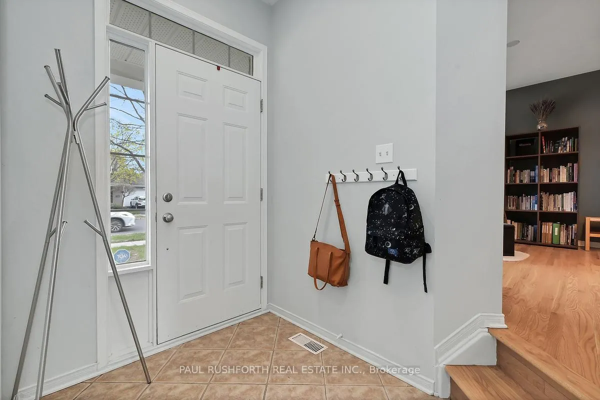 Photo 5 of 2123 Esprit Drive, Ottawa, Avalon East — HOMEH
