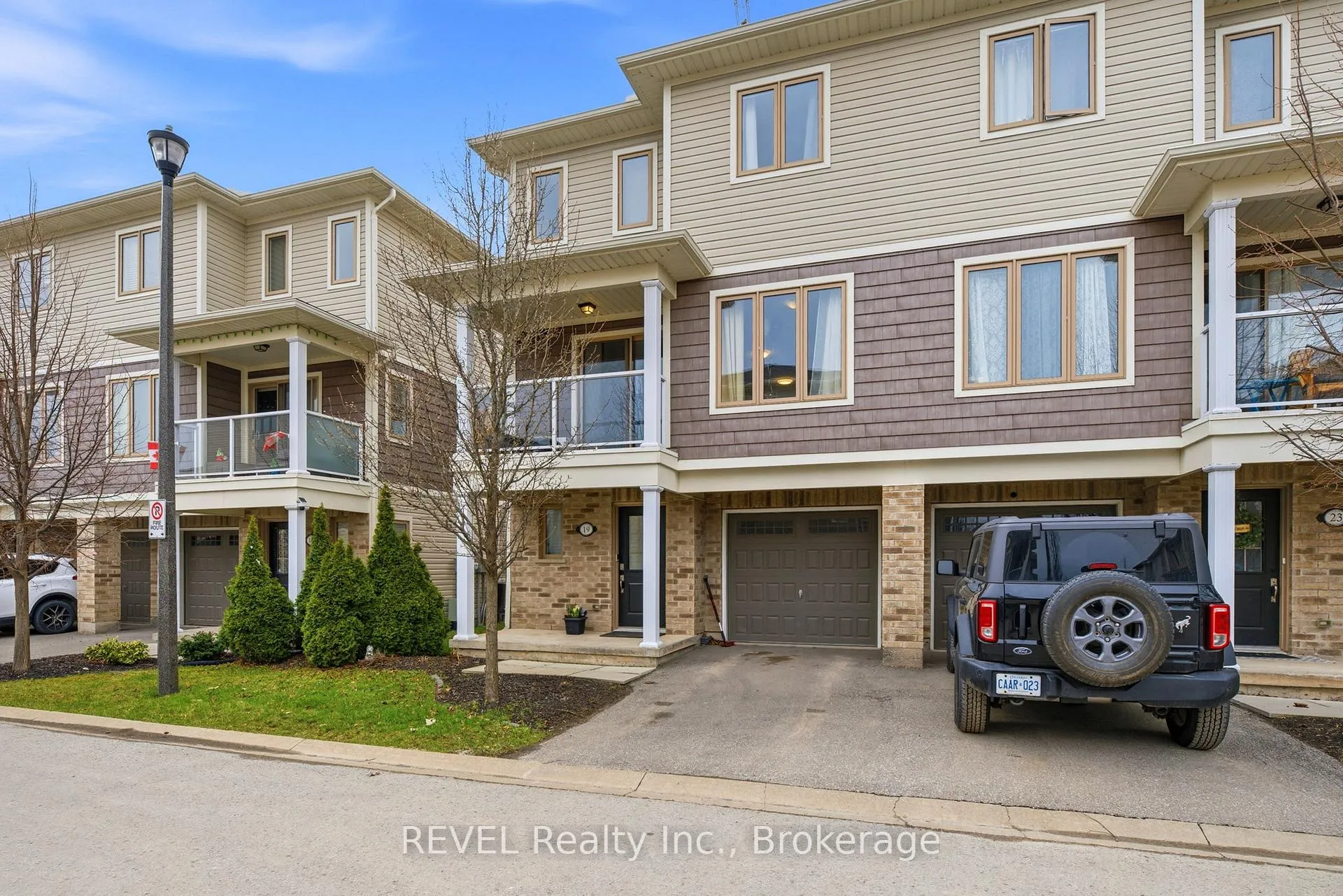 Photo 3 of Unit 20, 19 Scarlett Common, St. Catharines, Secord Woods — HOMEH