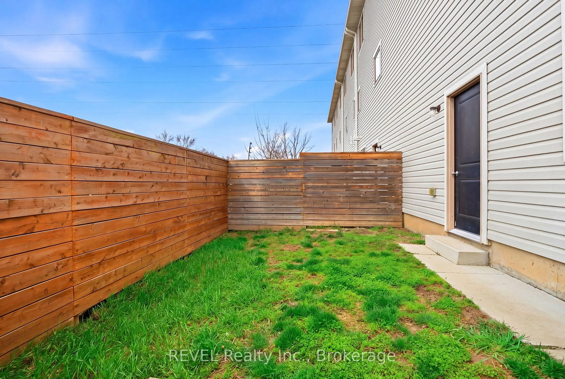 Photo 33 of Unit 20, 19 Scarlett Common, St. Catharines, Secord Woods — HOMEH