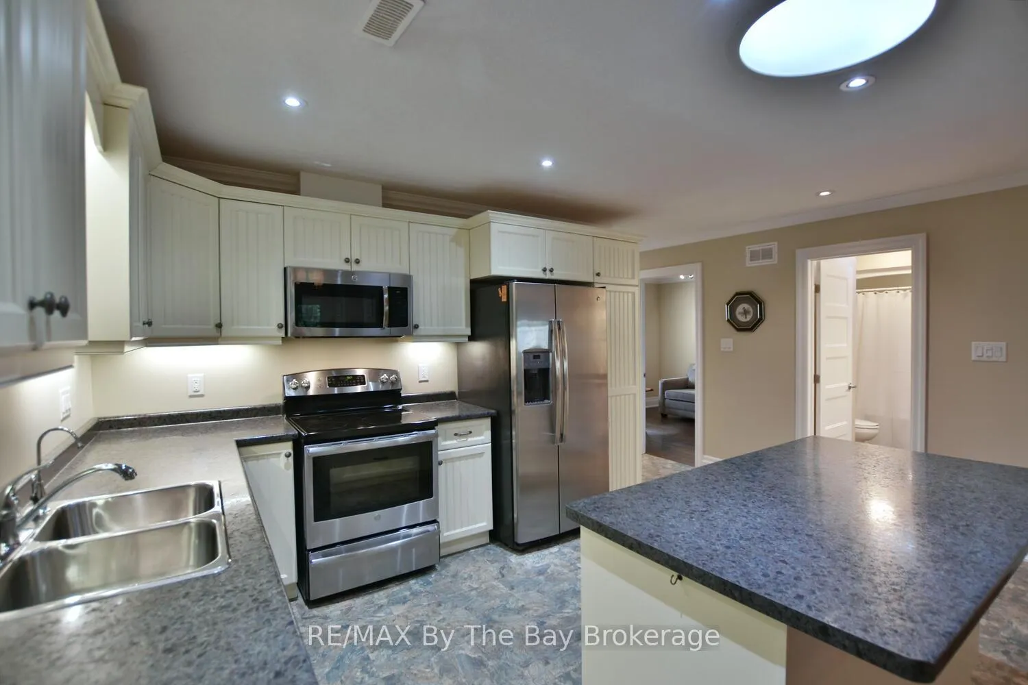 Photo 7 of 50 Clover Crescent, Wasaga Beach — HOMEH