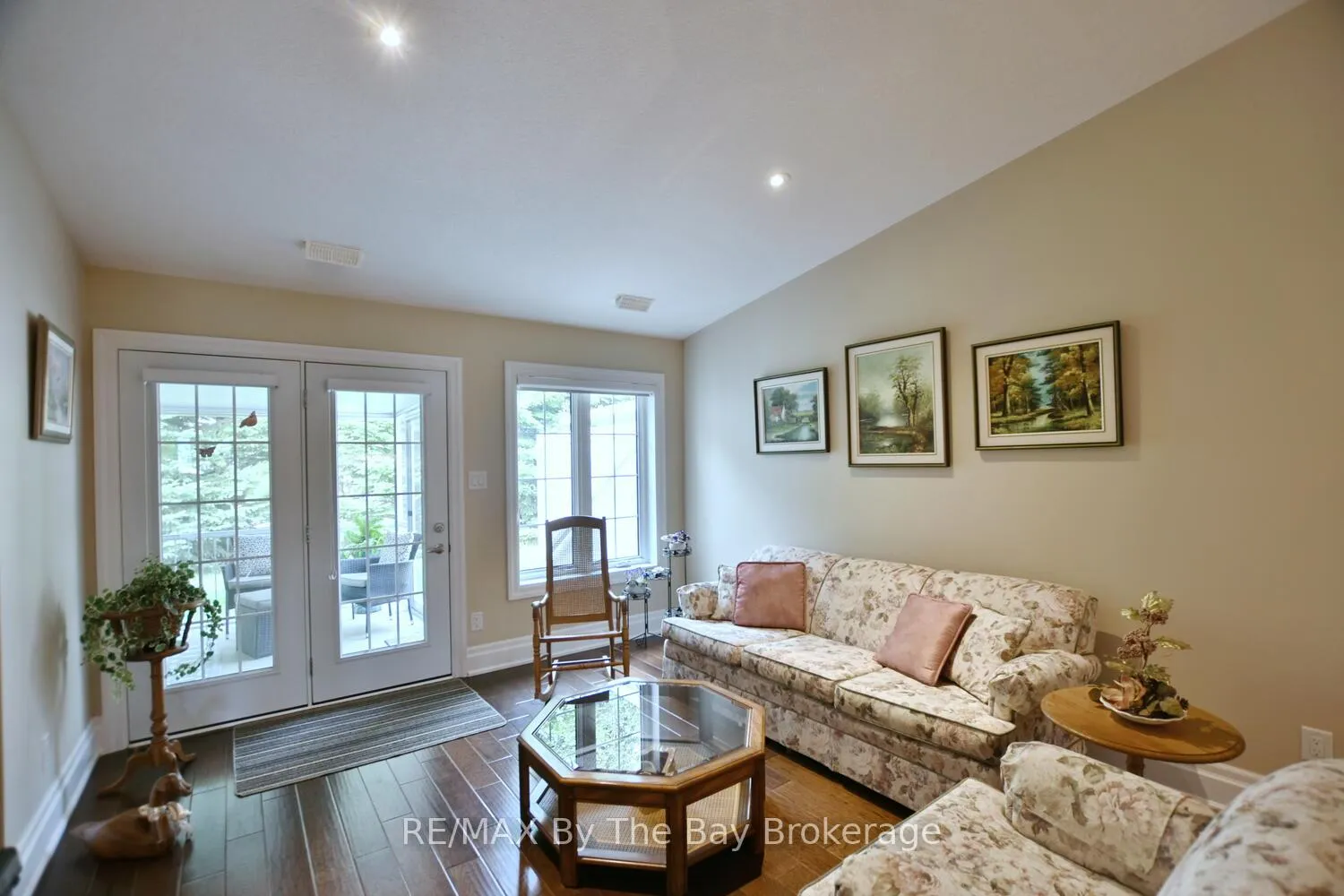 Photo 11 of 50 Clover Crescent, Wasaga Beach — HOMEH