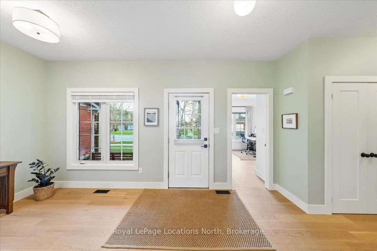 Photo 5 of 32 Alyssa Drive, Collingwood — HOMEH