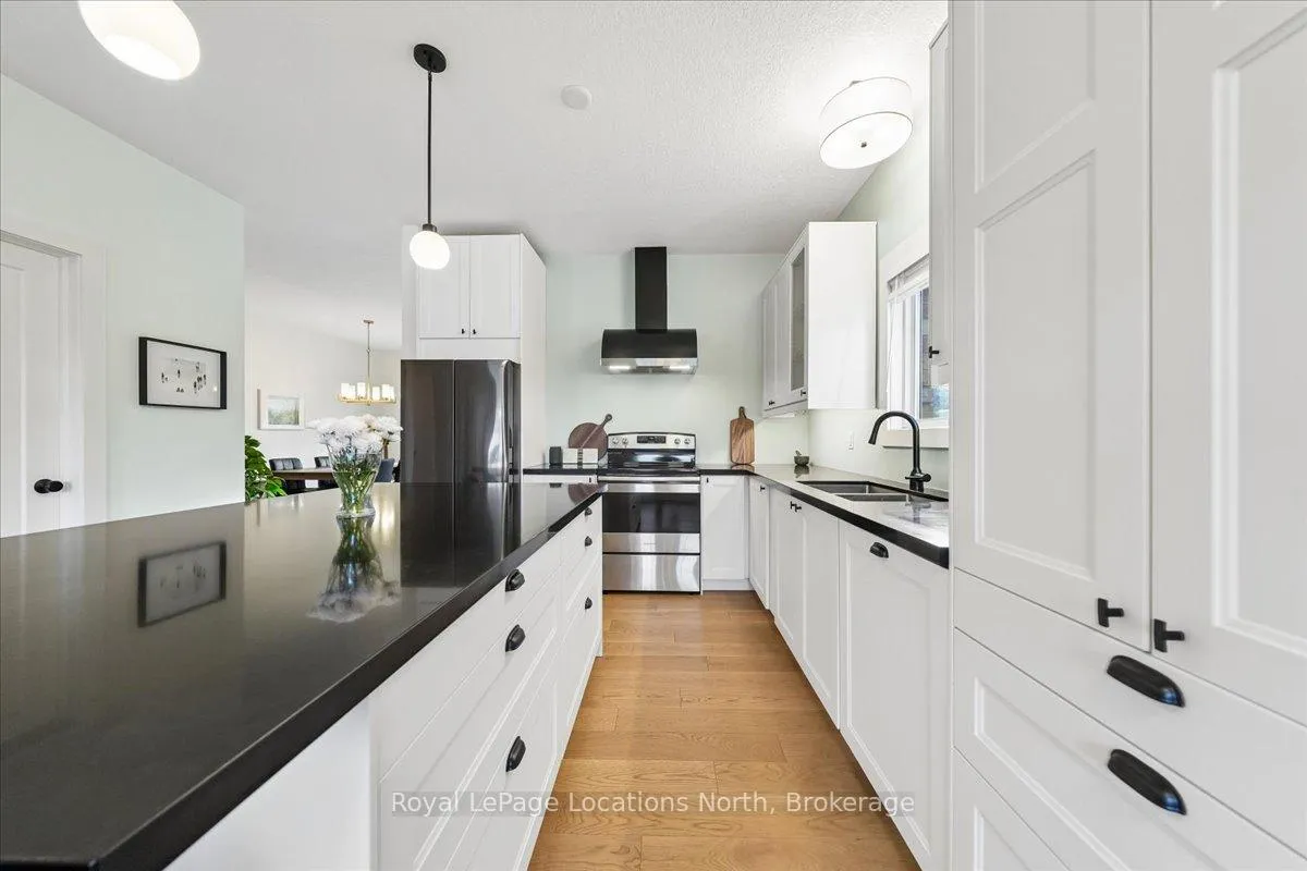 Photo 8 of 32 Alyssa Drive, Collingwood — HOMEH