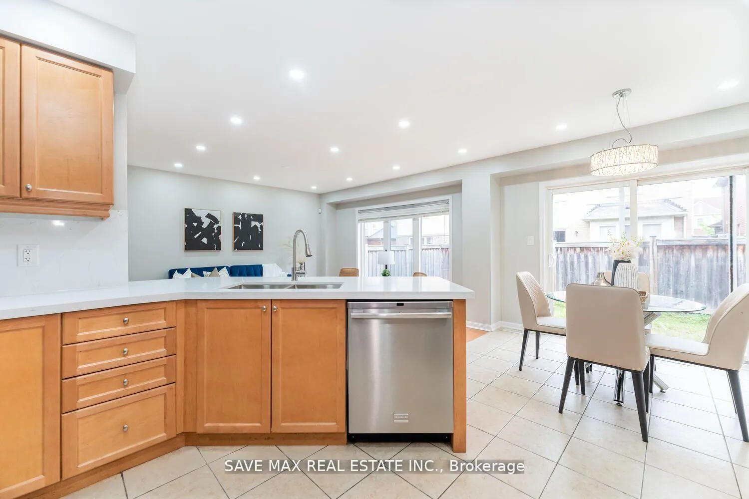 Photo 16 of 36 Bevington Road, Brampton, Northwest Brampton — HOMEH