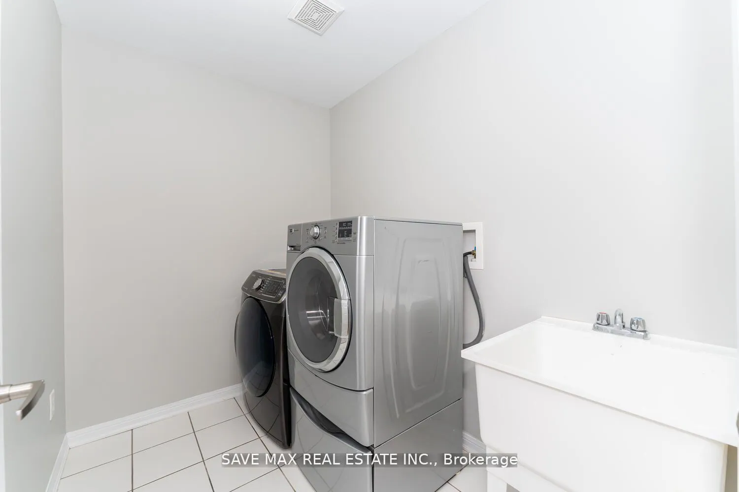 Photo 24 of 36 Bevington Road, Brampton, Northwest Brampton — HOMEH