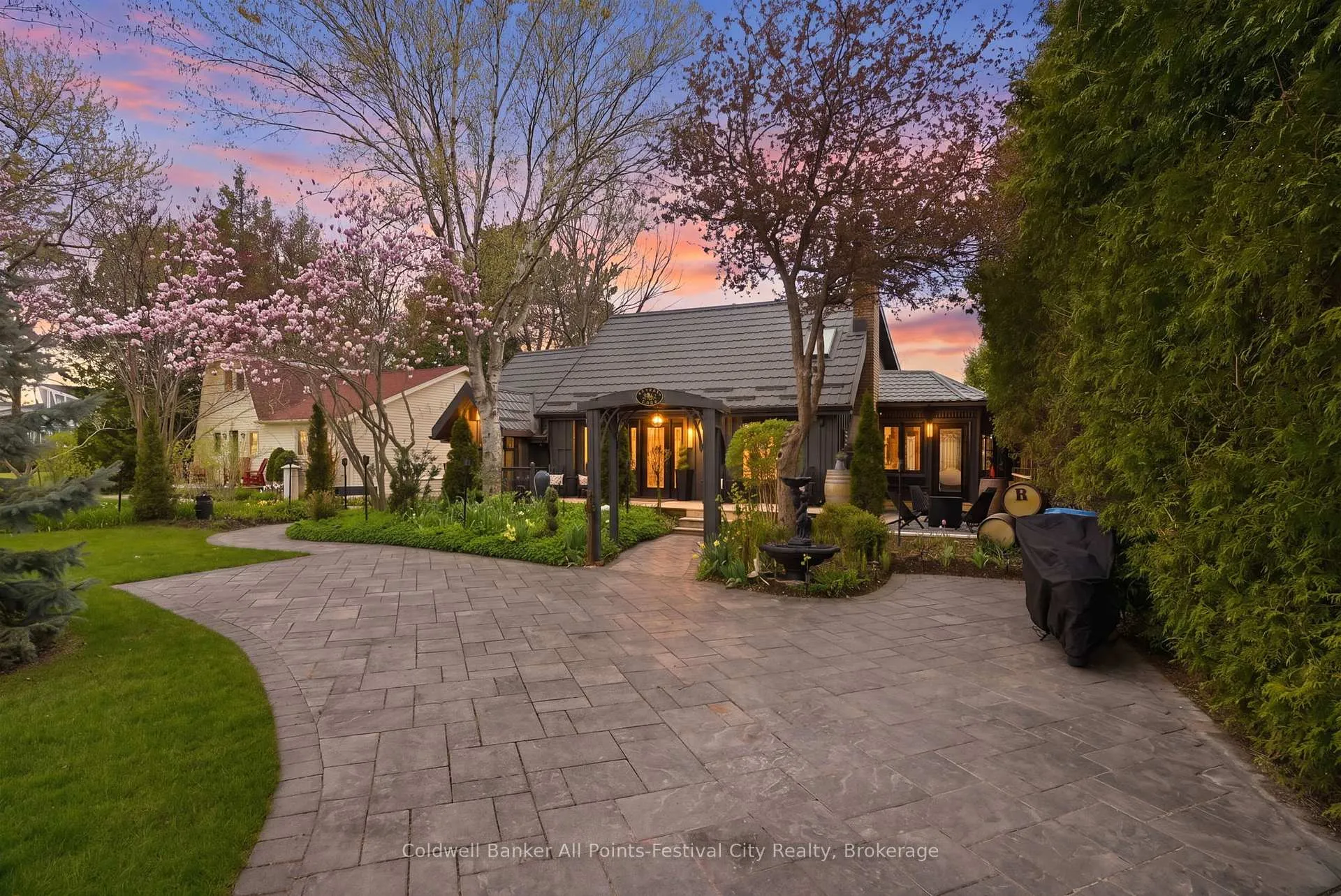 Photo 2 of 27 Lidderdale Street, Bluewater, Bayfield — HOMEH