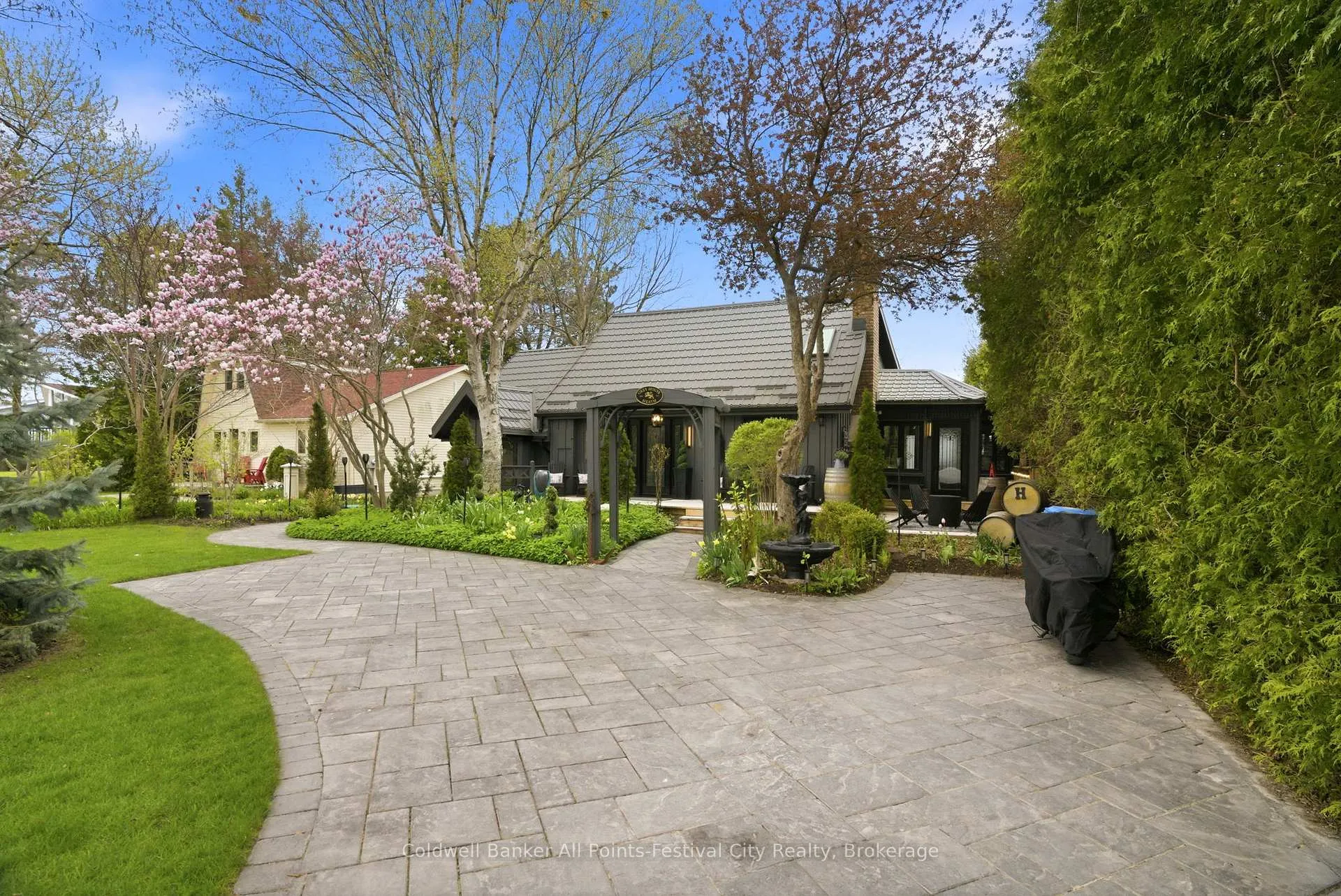 Photo 3 of 27 Lidderdale Street, Bluewater, Bayfield — HOMEH