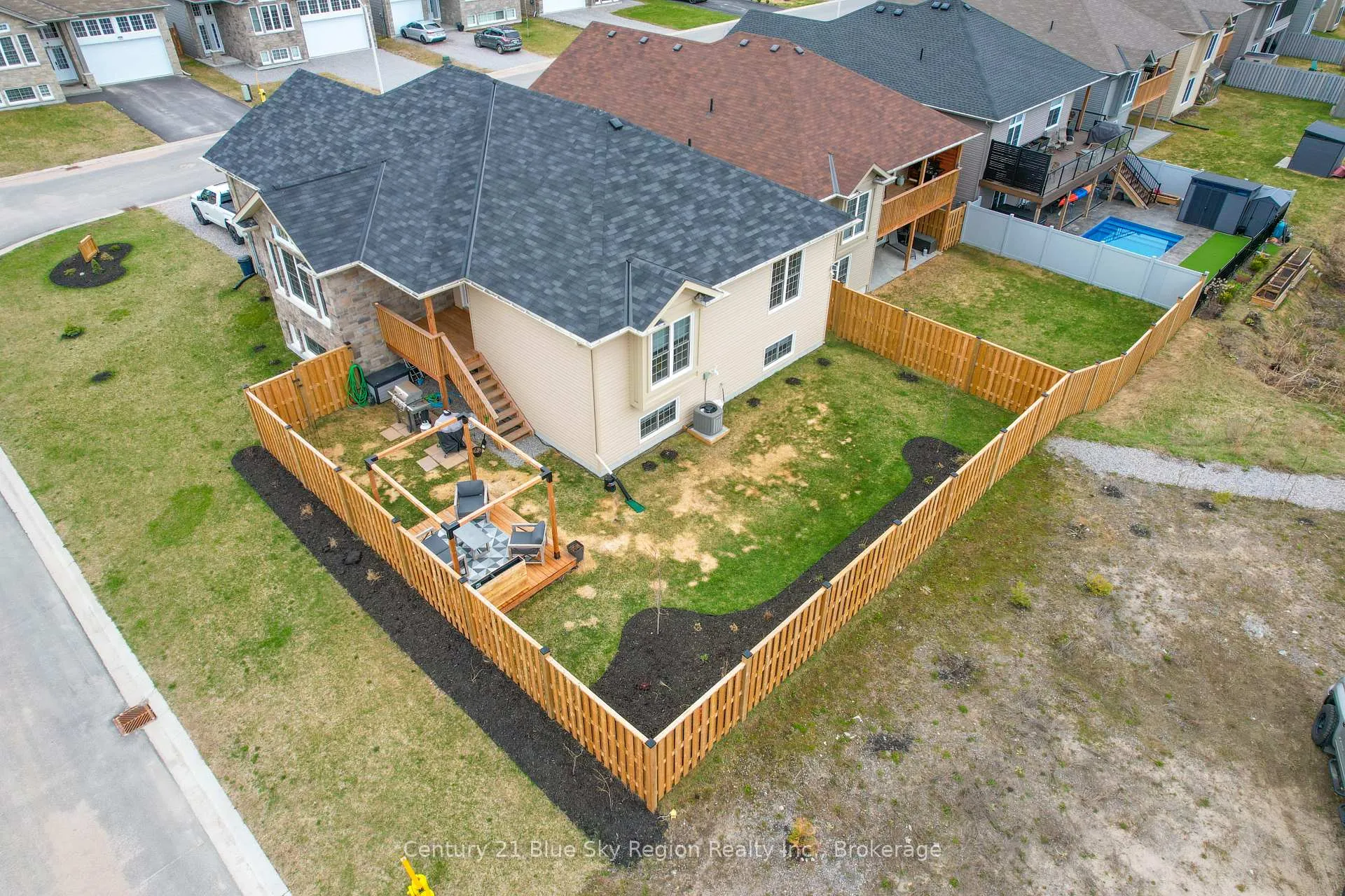 Photo 3 of 158 Turner Drive, North Bay, Ferris — HOMEH