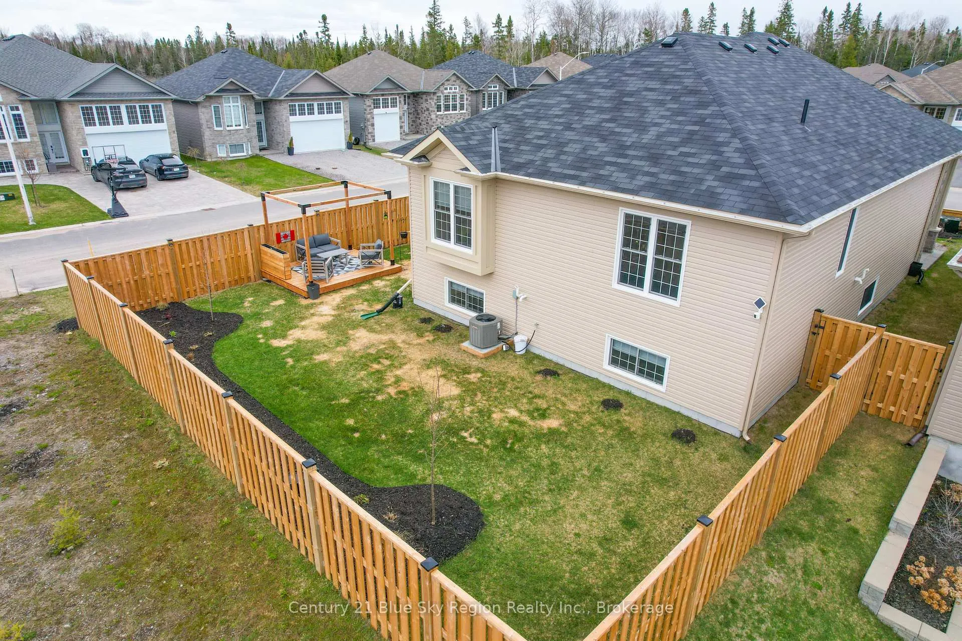 Photo 4 of 158 Turner Drive, North Bay, Ferris — HOMEH