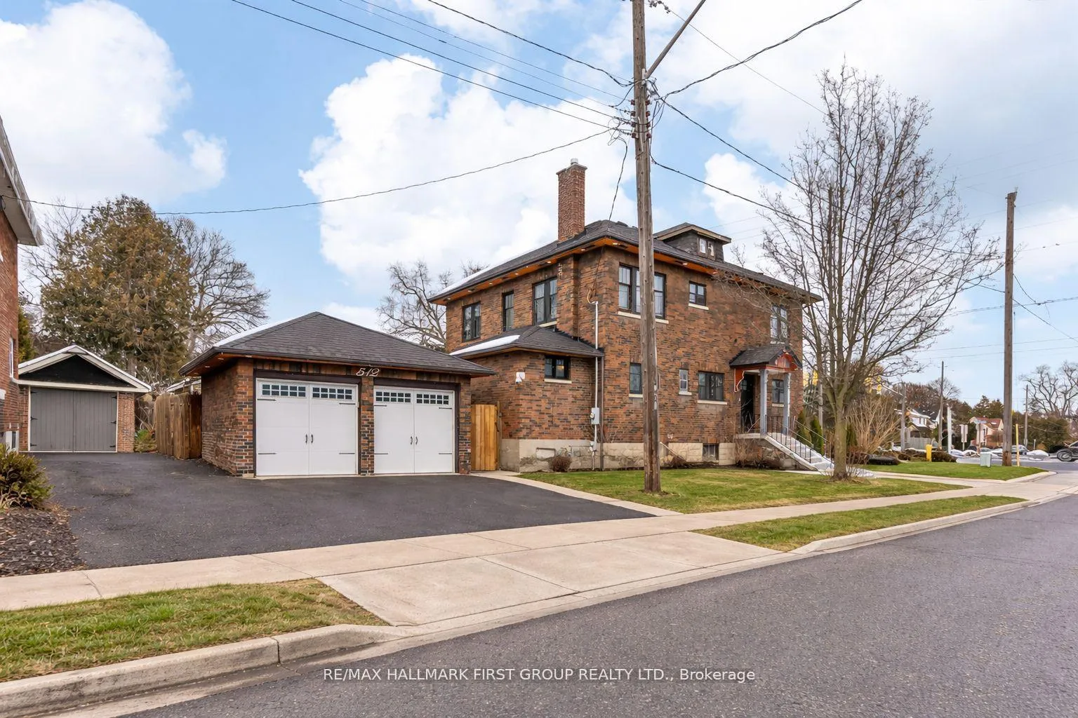 Photo 2 of 512 Simcoe Street N, Oshawa, Central — HOMEH