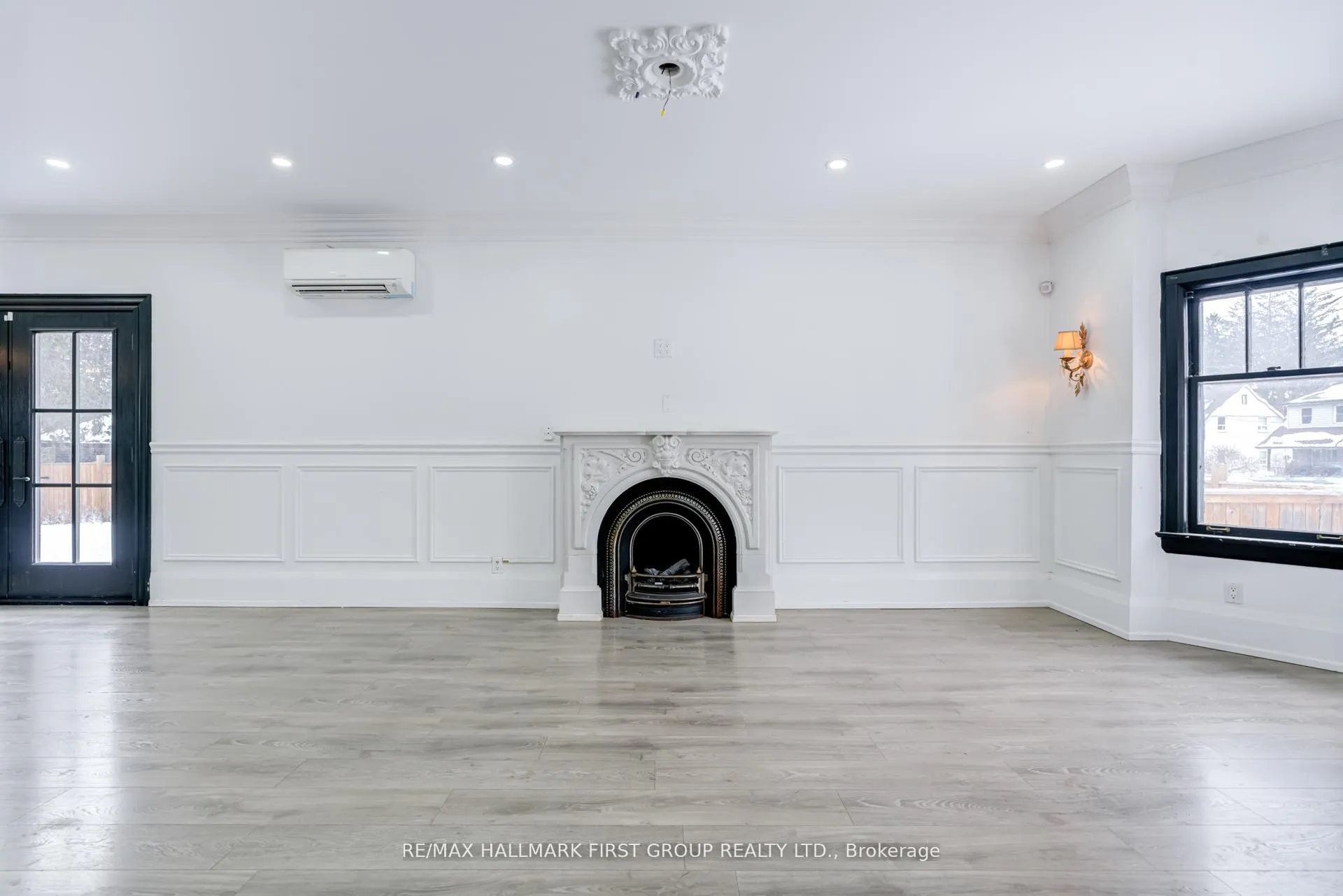 Photo 4 of 512 Simcoe Street N, Oshawa, Central — HOMEH