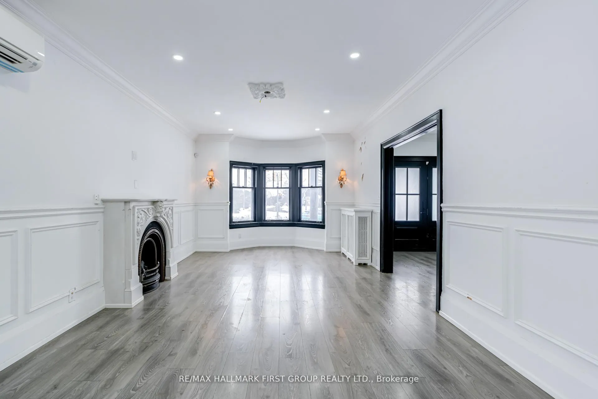 Photo 5 of 512 Simcoe Street N, Oshawa, Central — HOMEH