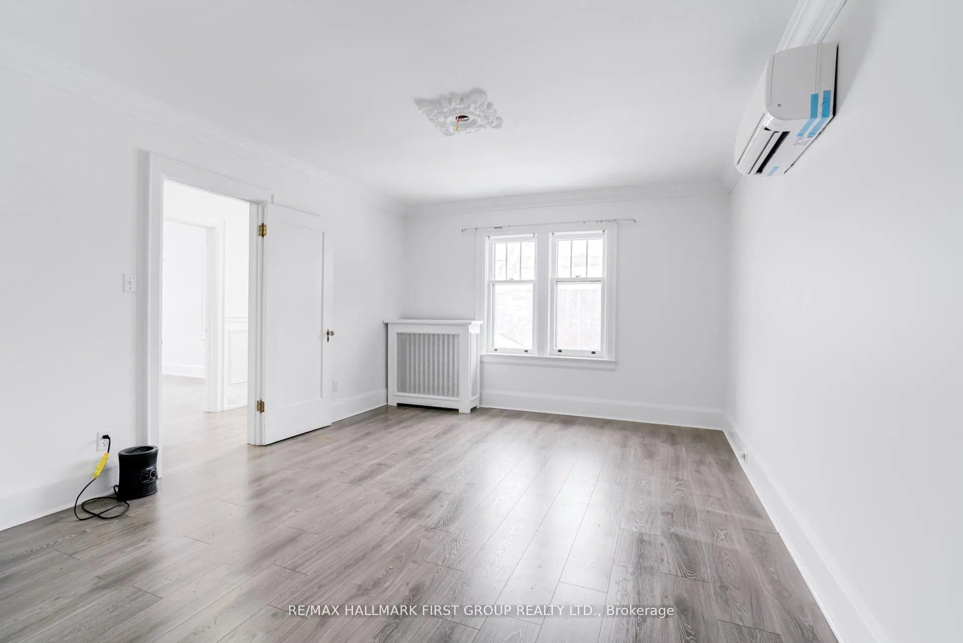 Photo 17 of 512 Simcoe Street N, Oshawa, Central — HOMEH