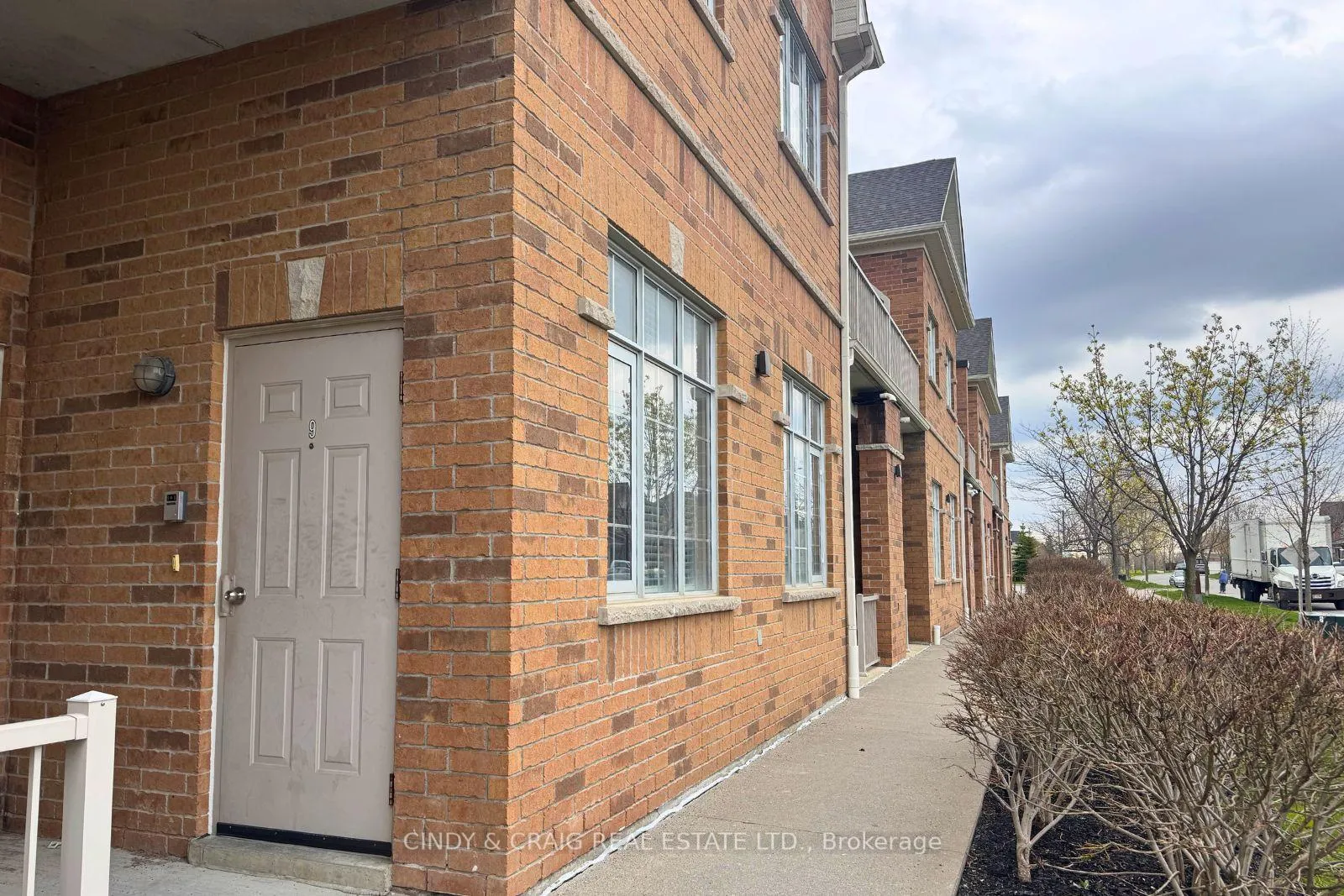 Photo 1 of Unit 9, 15 Rosswell Drive, Clarington, Courtice — HOMEH