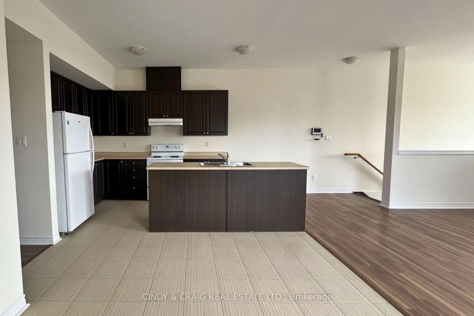 Photo 3 of Unit 9, 15 Rosswell Drive, Clarington, Courtice — HOMEH