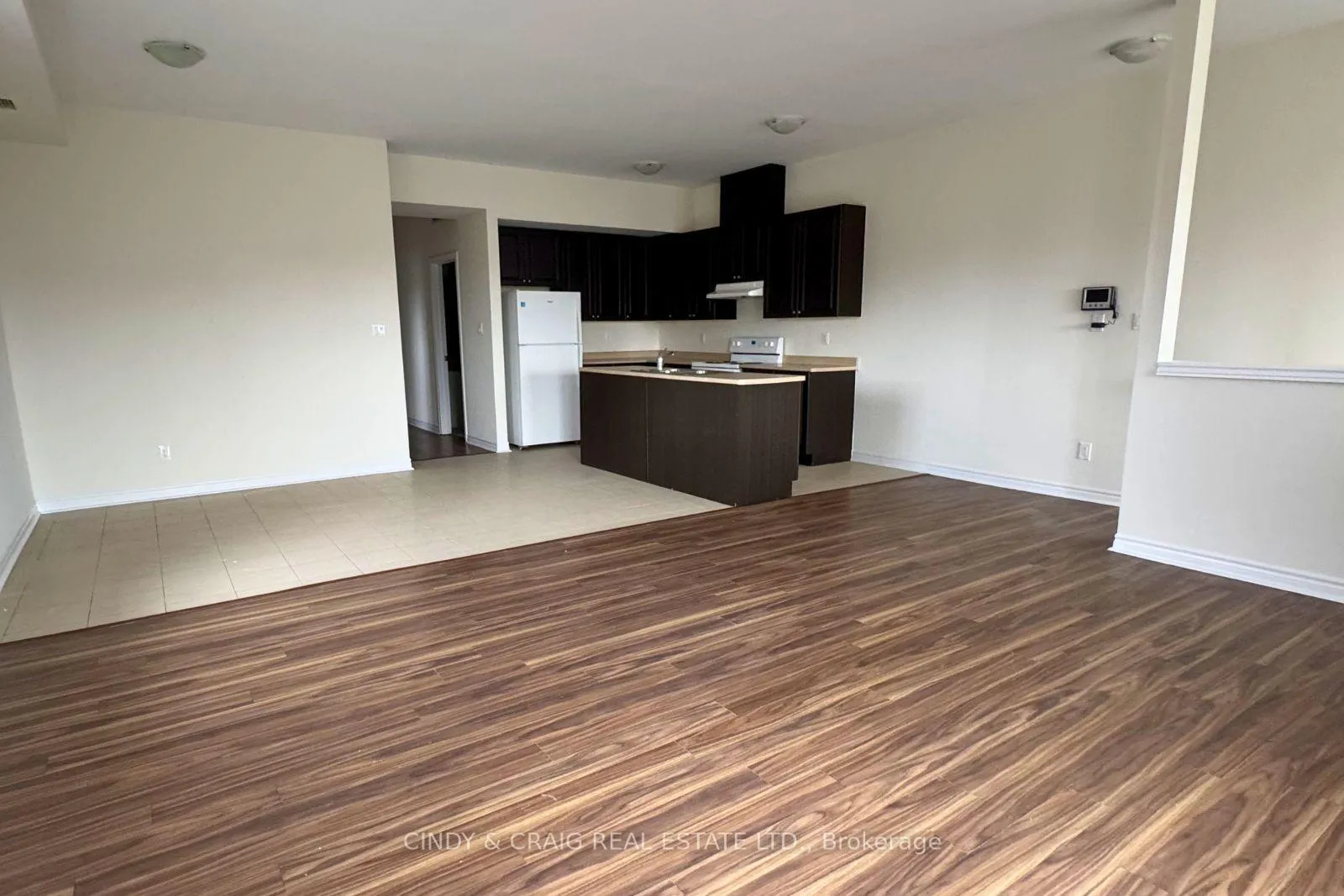 Photo 5 of Unit 9, 15 Rosswell Drive, Clarington, Courtice — HOMEH