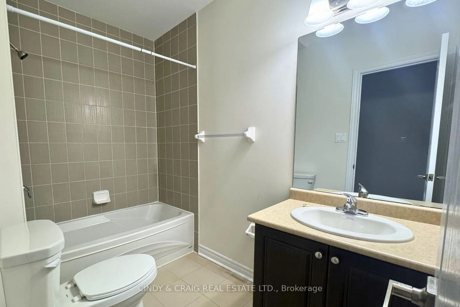 Photo 10 of Unit 9, 15 Rosswell Drive, Clarington, Courtice — HOMEH