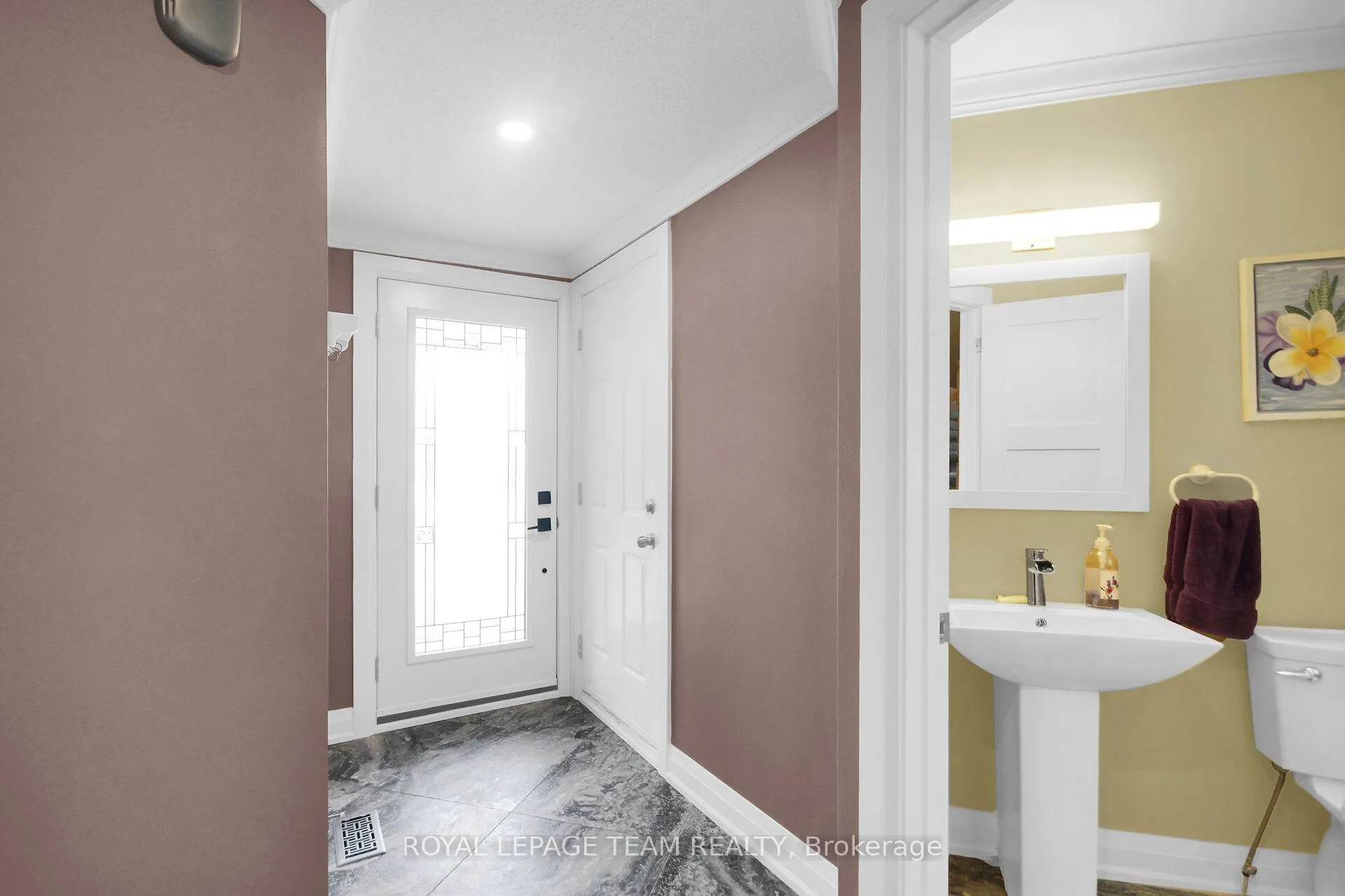Photo 3 of 18 Longshire Circle, Ottawa, Barrhaven - Longfields — HOMEH