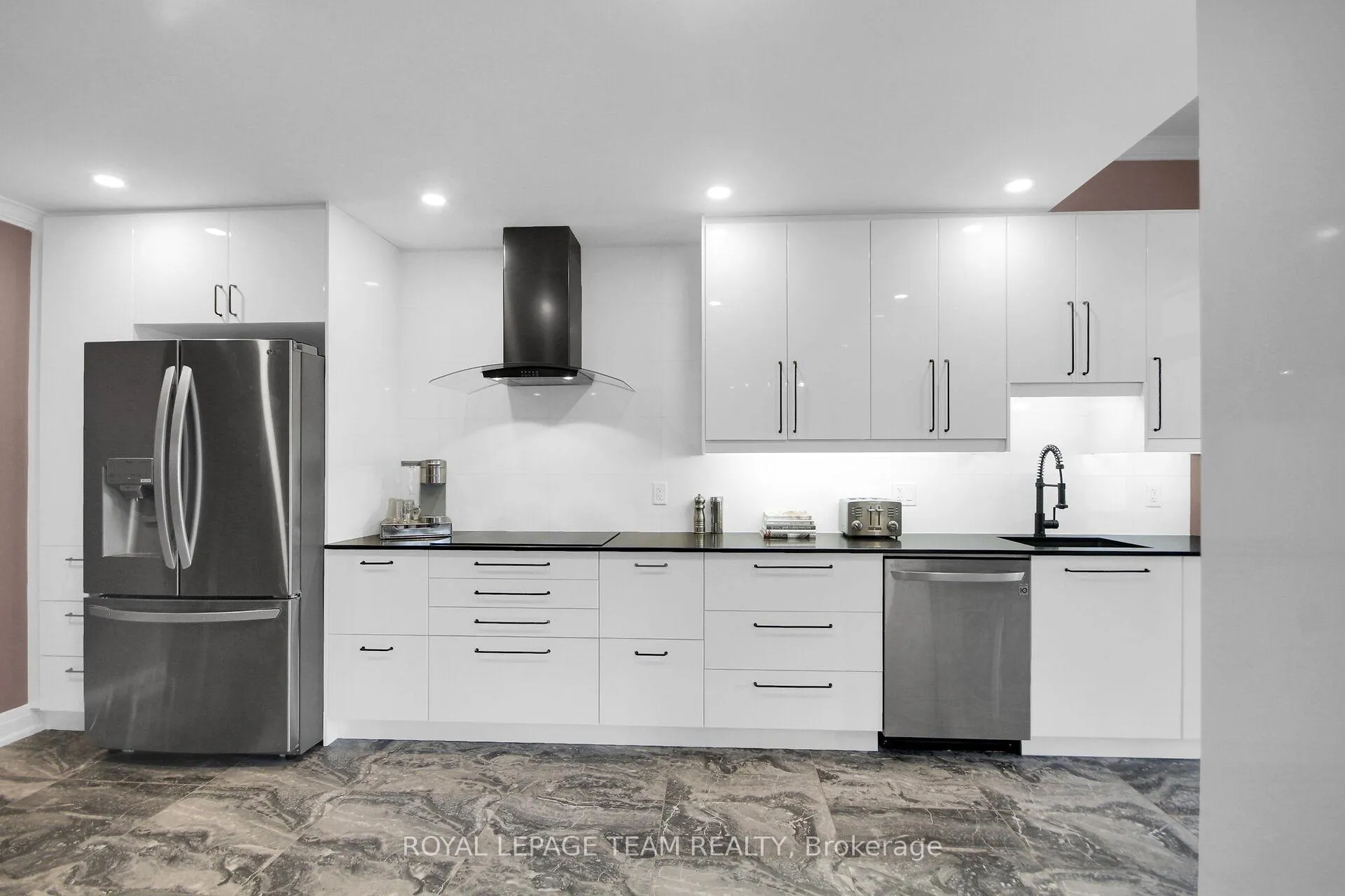 Photo 9 of 18 Longshire Circle, Ottawa, Barrhaven - Longfields — HOMEH