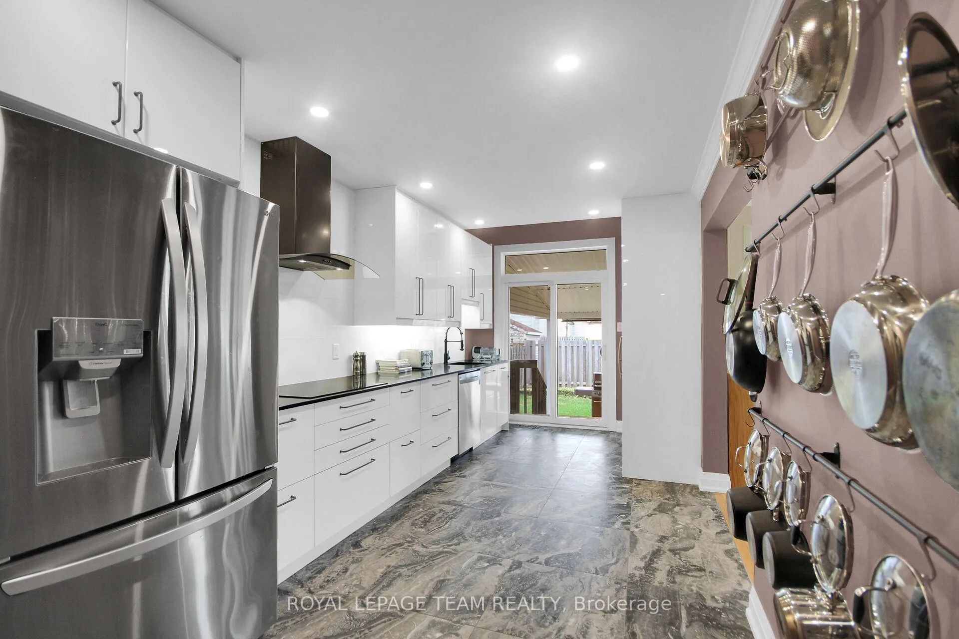 Photo 10 of 18 Longshire Circle, Ottawa, Barrhaven - Longfields — HOMEH